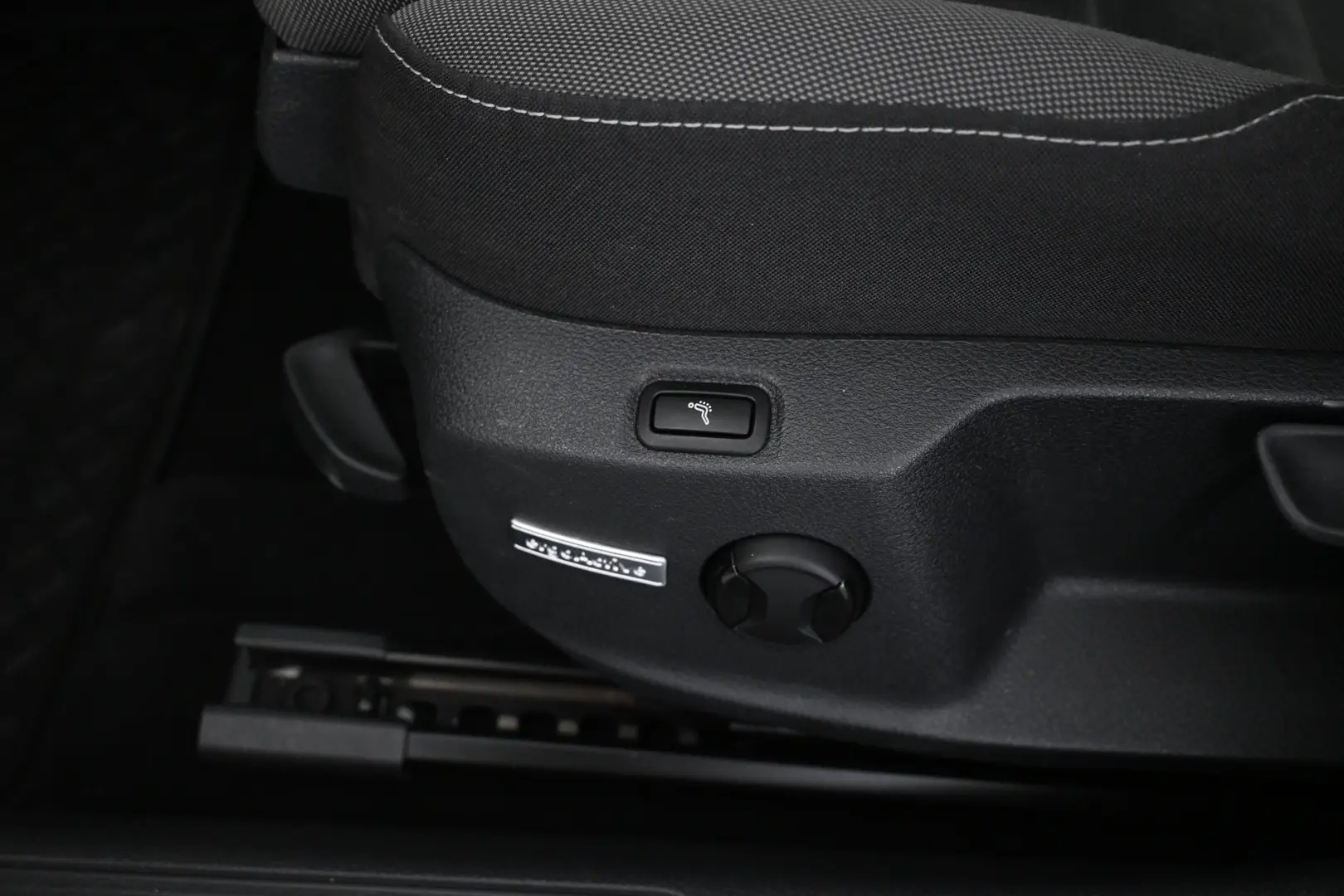 Car Image - 3xc09QO6xg85KbtzEDsQrM