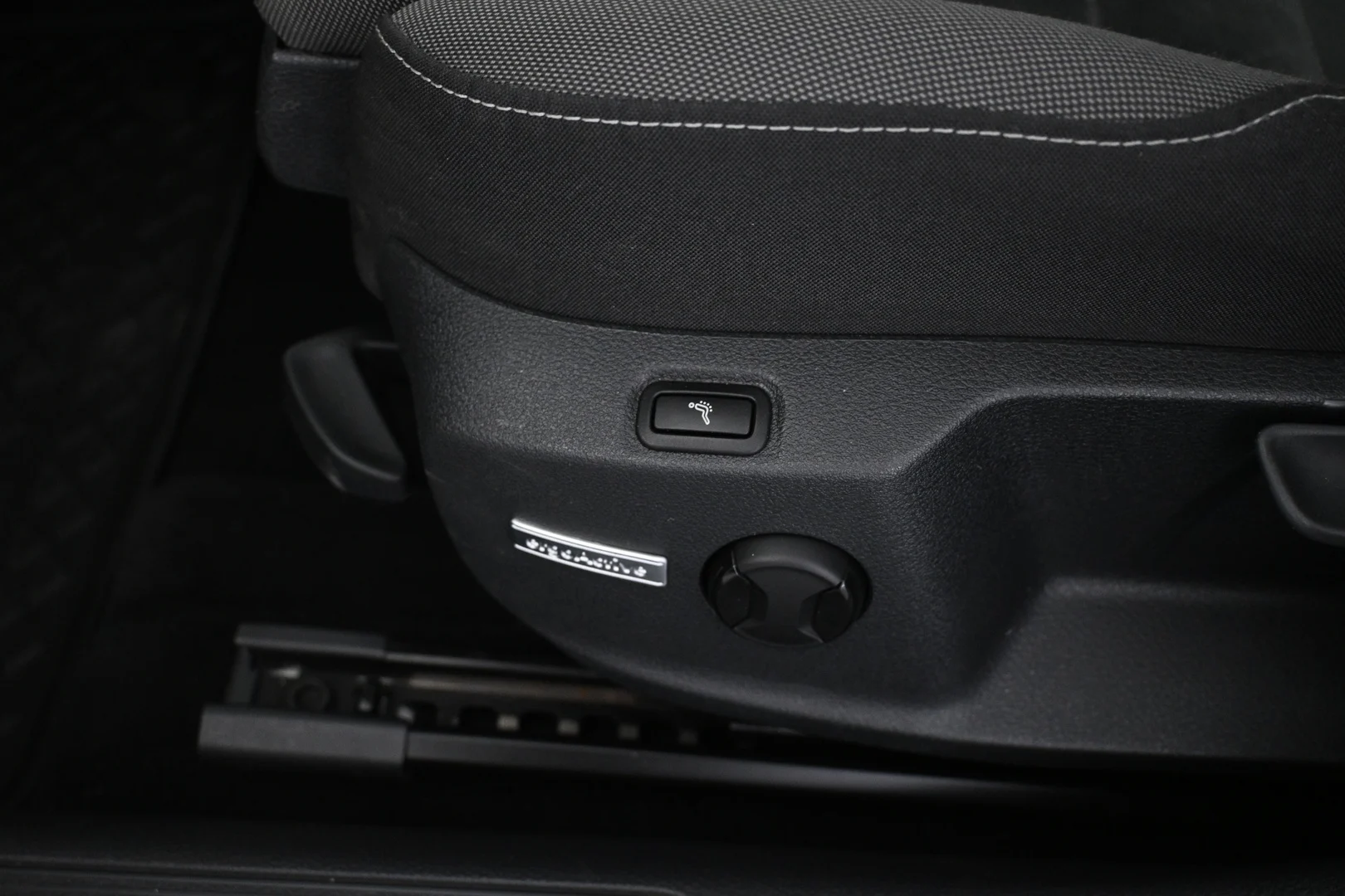 Car Image - 3xc09QO6xg85KbtzEDsQrM