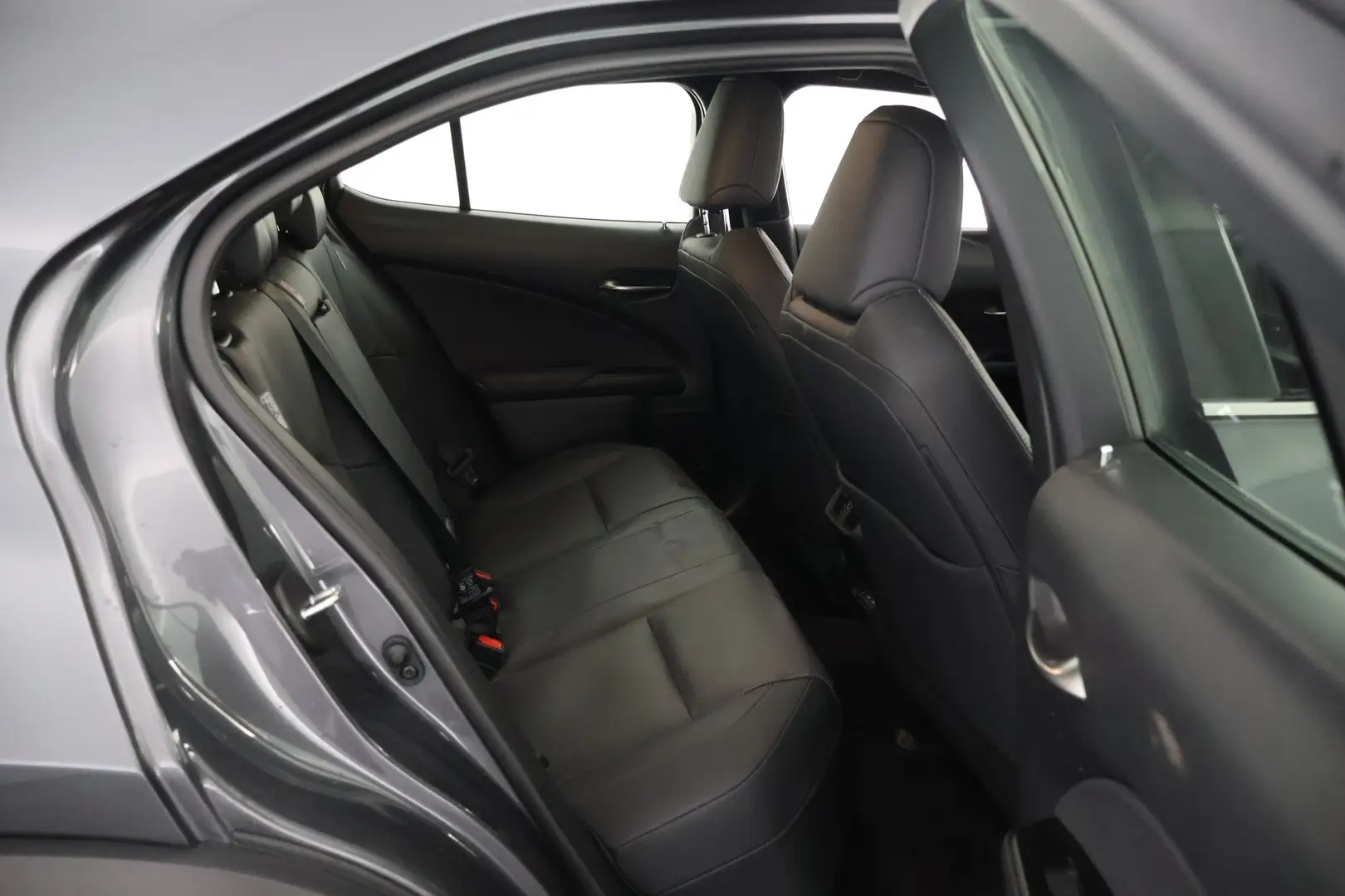 Car Image - 3Lxx1tuTk9mJaAMqc6ot8L