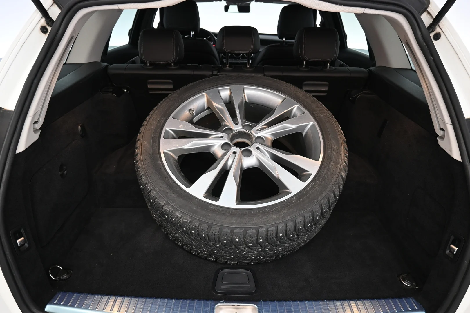 Car Image - 36DoyFmSqjImpGHvqED9Or