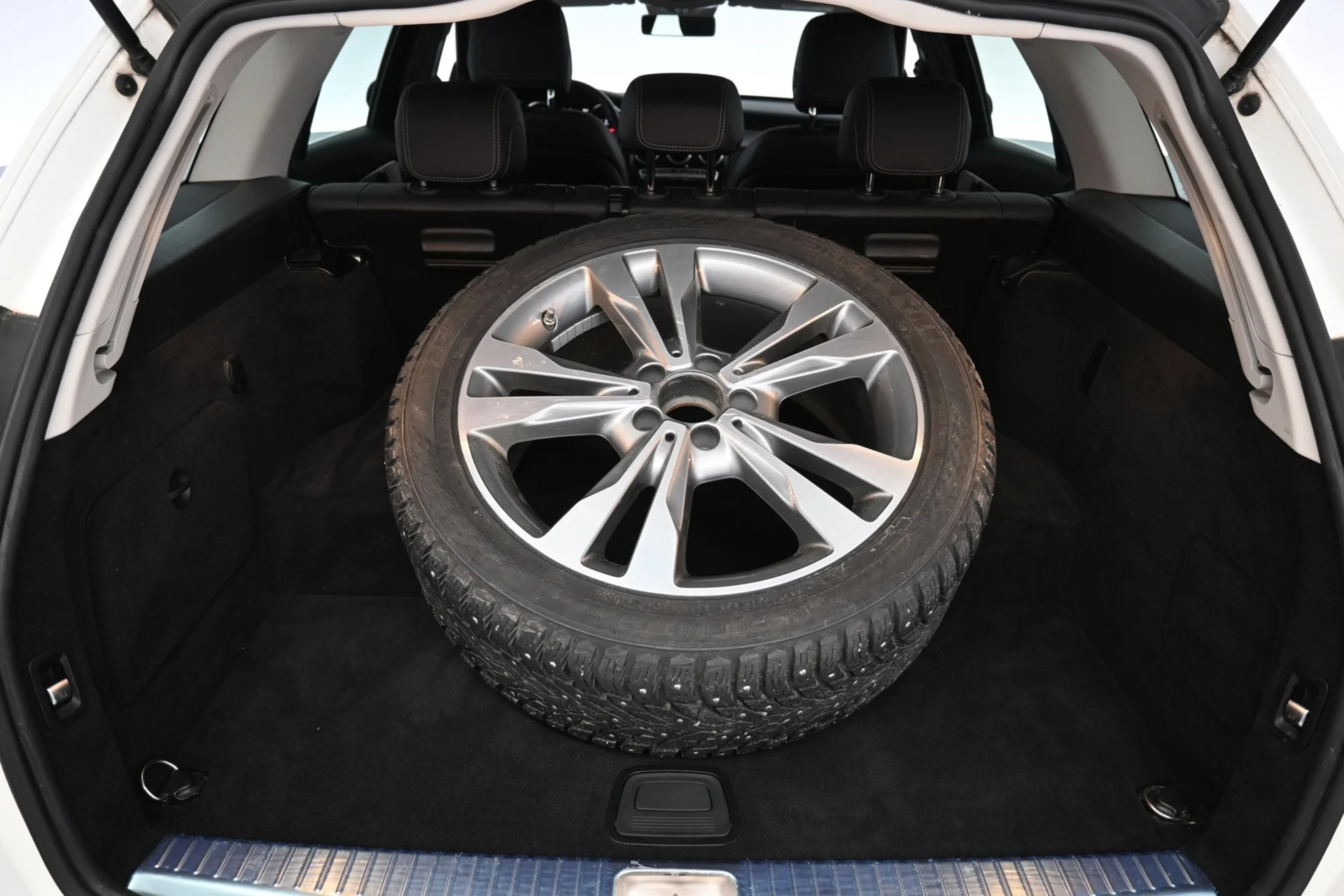 Car Image - 36DoyFmSqjImpGHvqED9Or