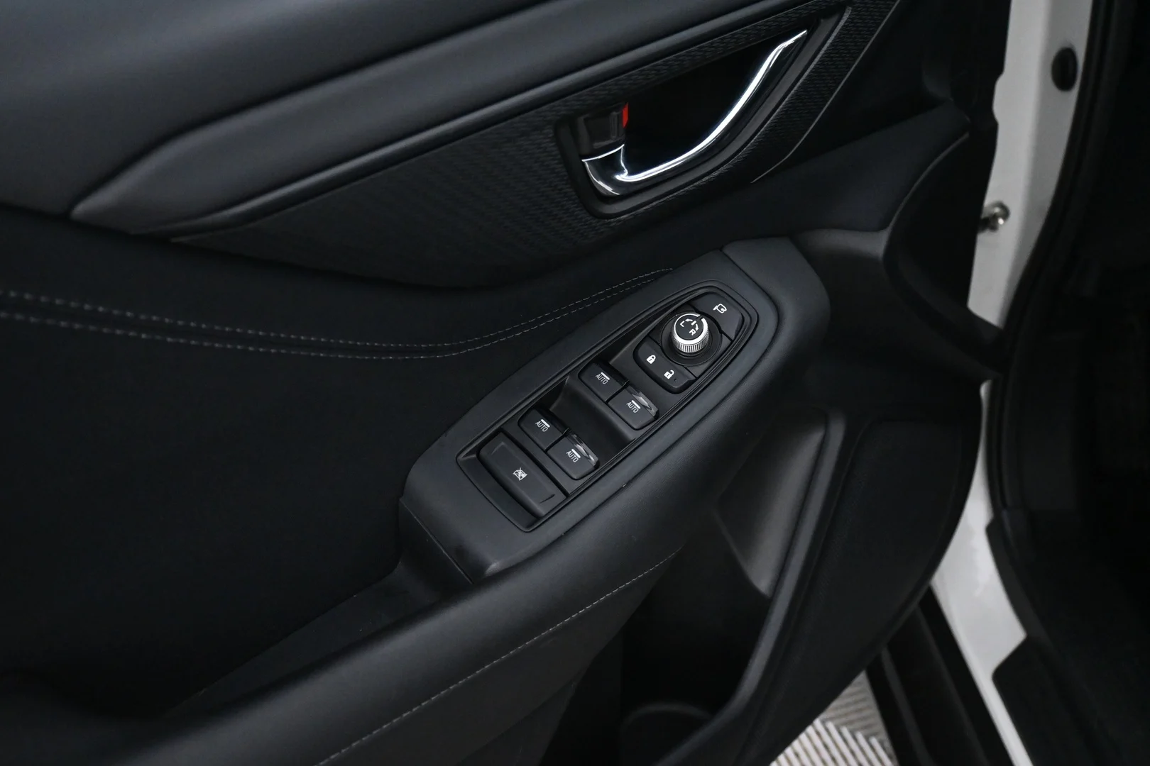 Car Image - 2eCyjXJhaaK00CgzpnFXrI