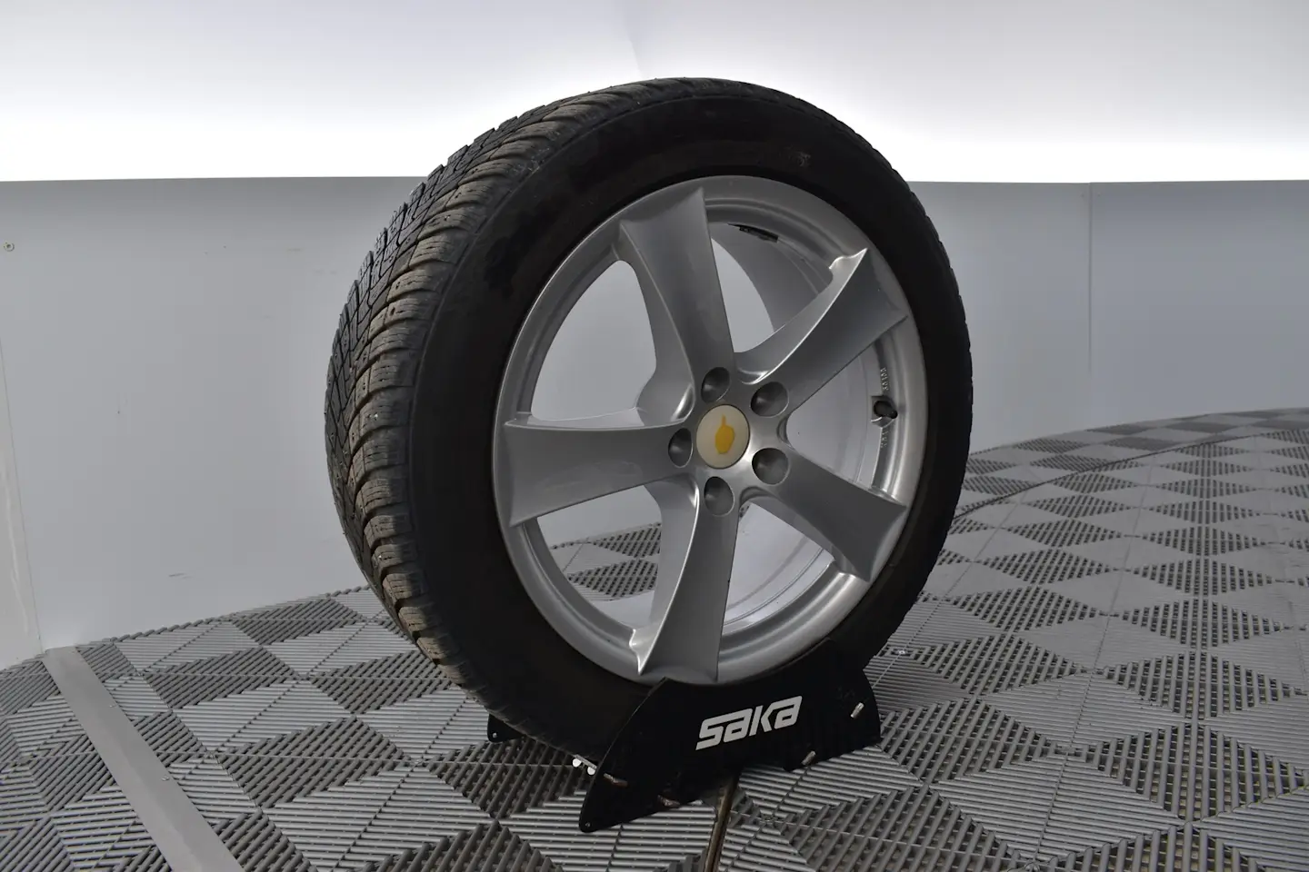 Car Image - 7ytM2rzBNuD17Ap5kUznHC