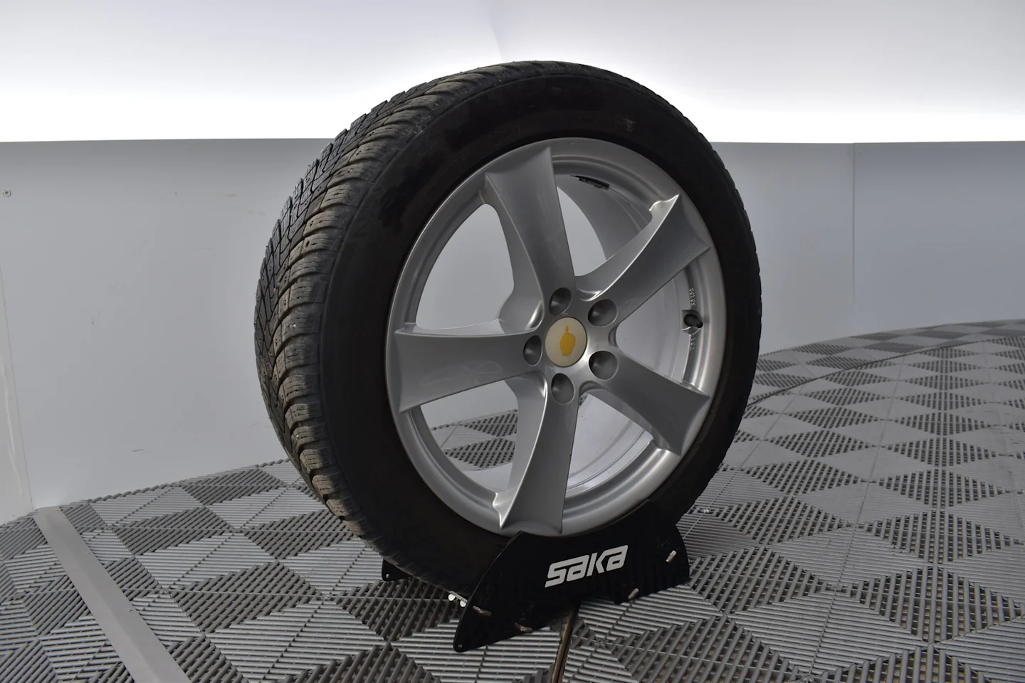 Car Image - 7ytM2rzBNuD17Ap5kUznHC