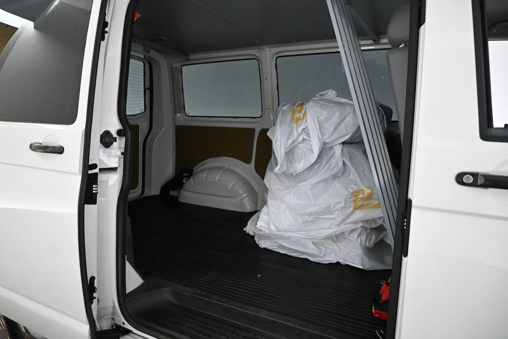 Car Image - 6jP8Zxtb0y1eIMGzmc1doN