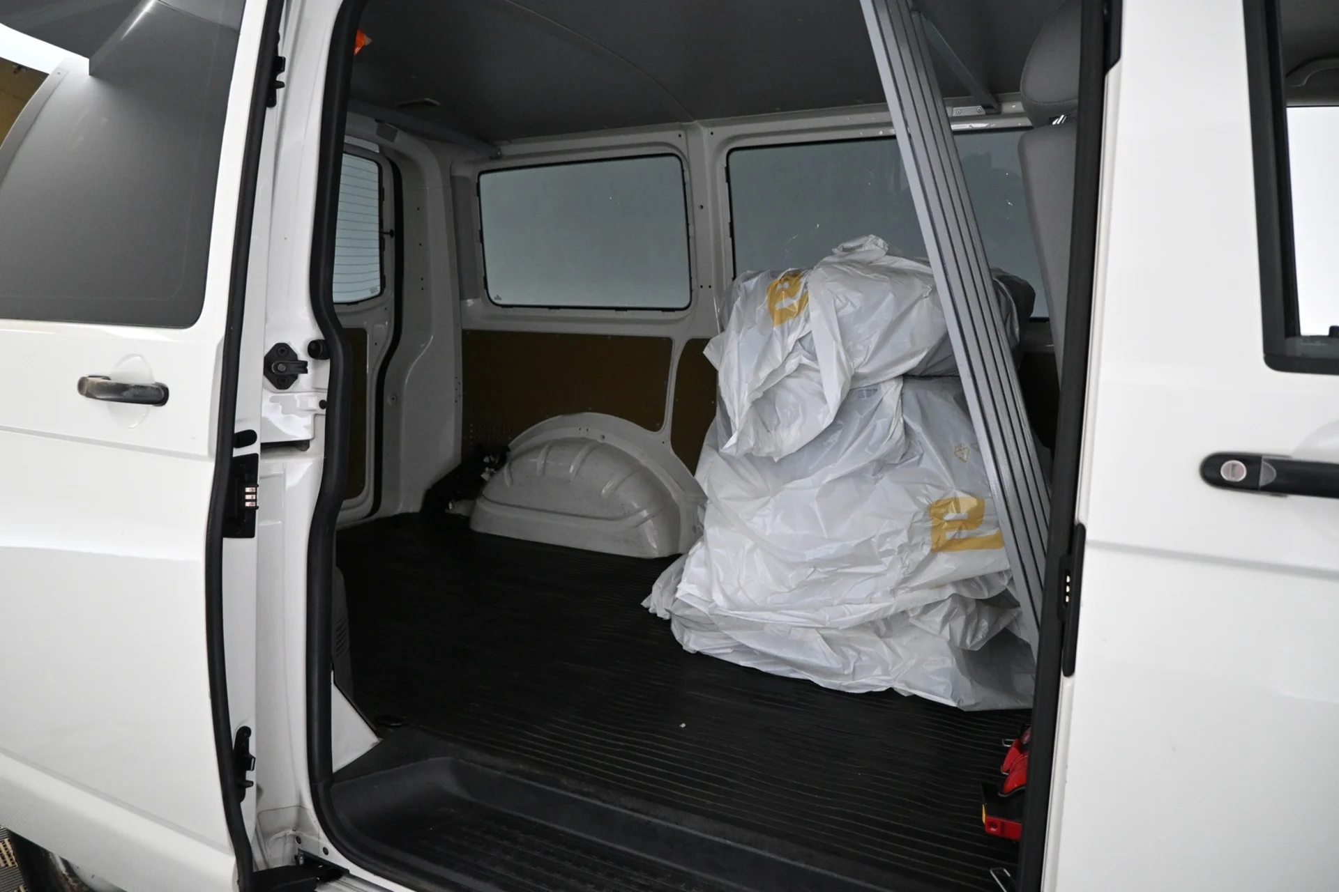 Car Image - 6jP8Zxtb0y1eIMGzmc1doN