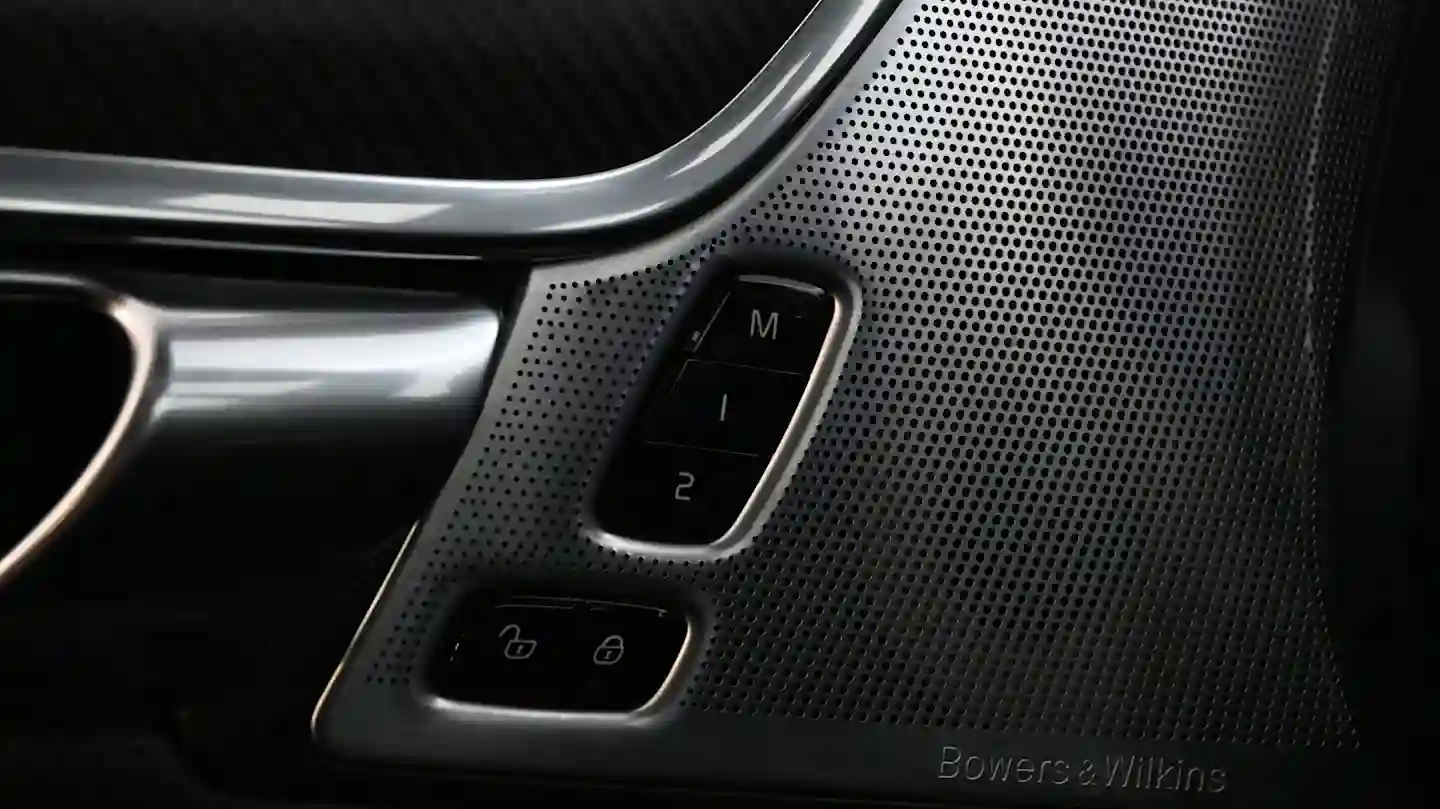 Car Image - GiMbuYobyxQC3NUb0mGVy