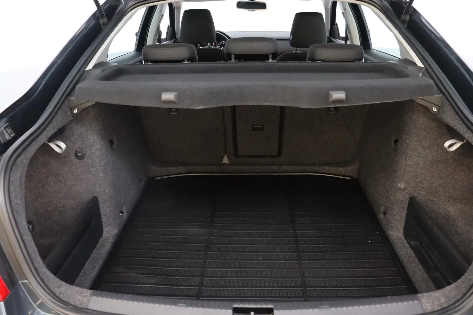 Car Image - 6576wZ1kye2zINsjOvgQw0