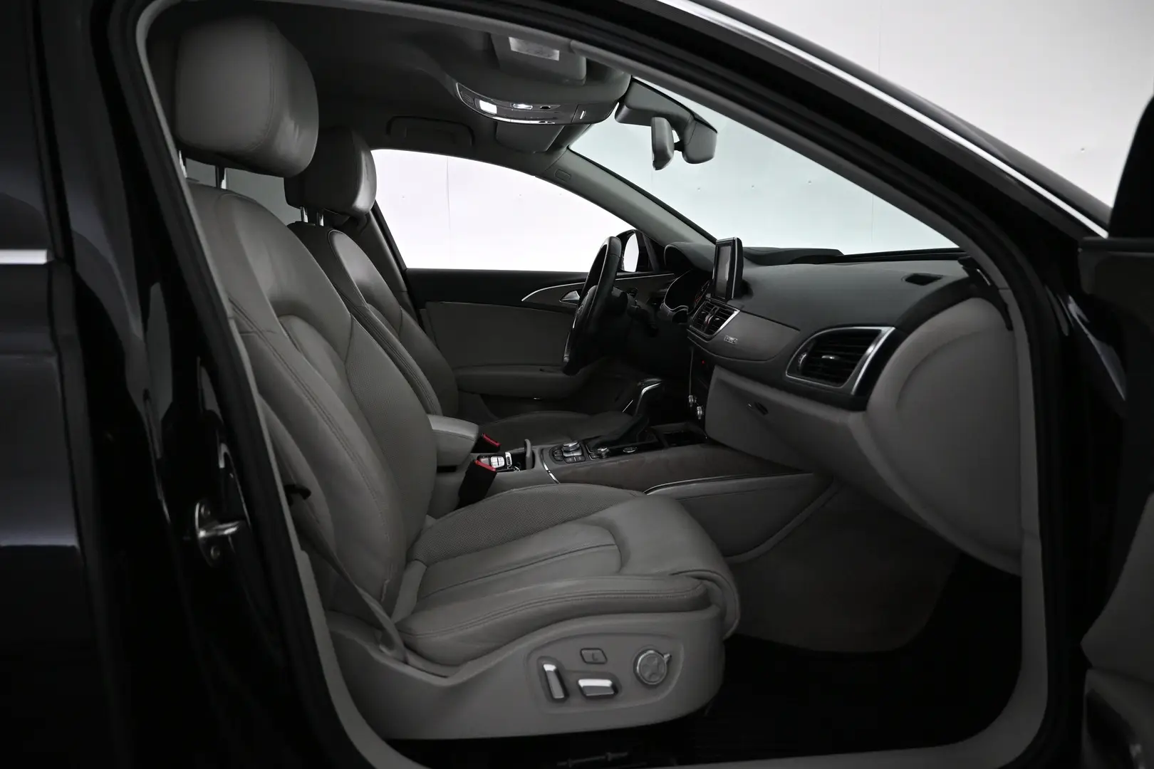 Car Image - 1eYW5kxckmklJyTMjnxpD7