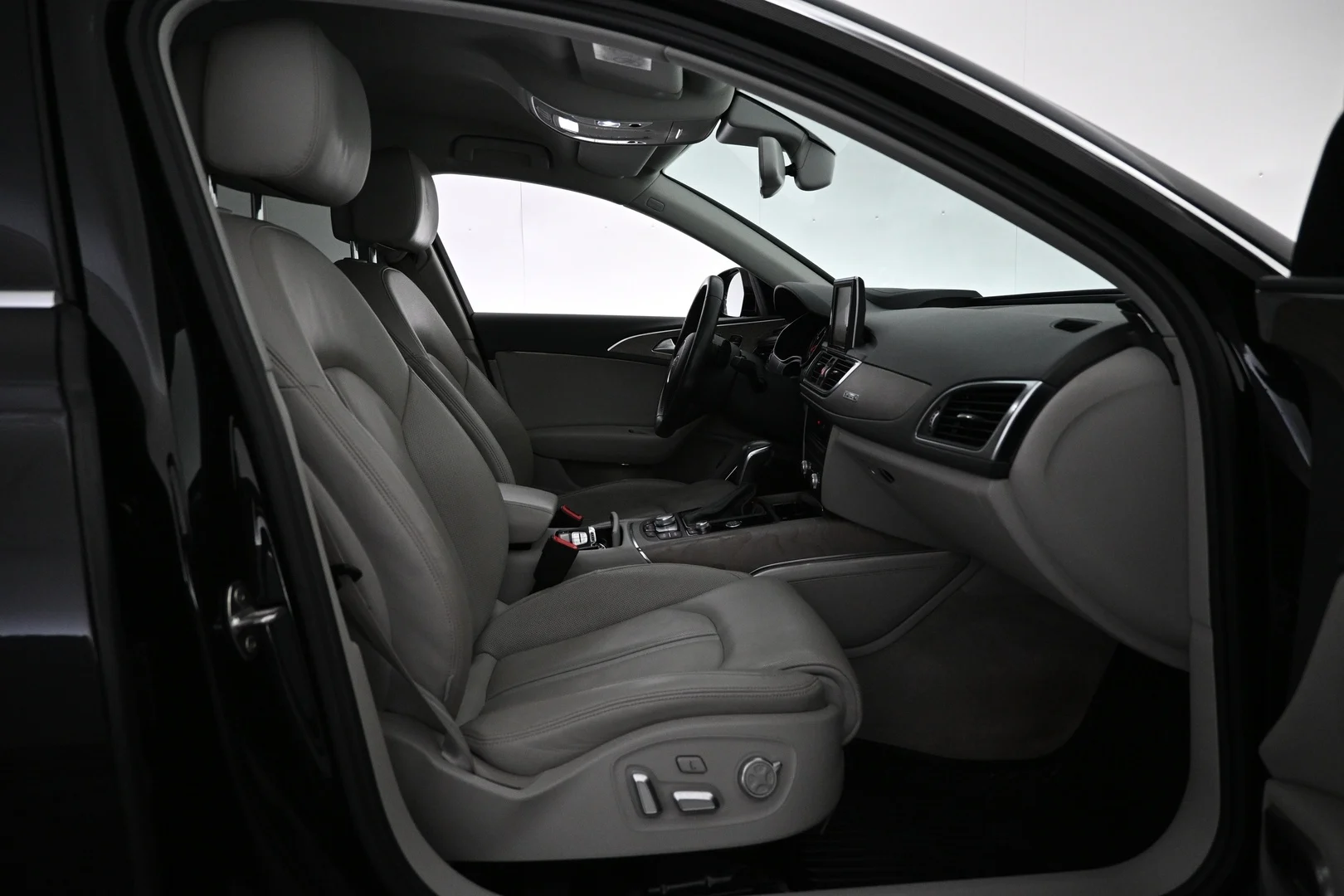 Car Image - 1eYW5kxckmklJyTMjnxpD7