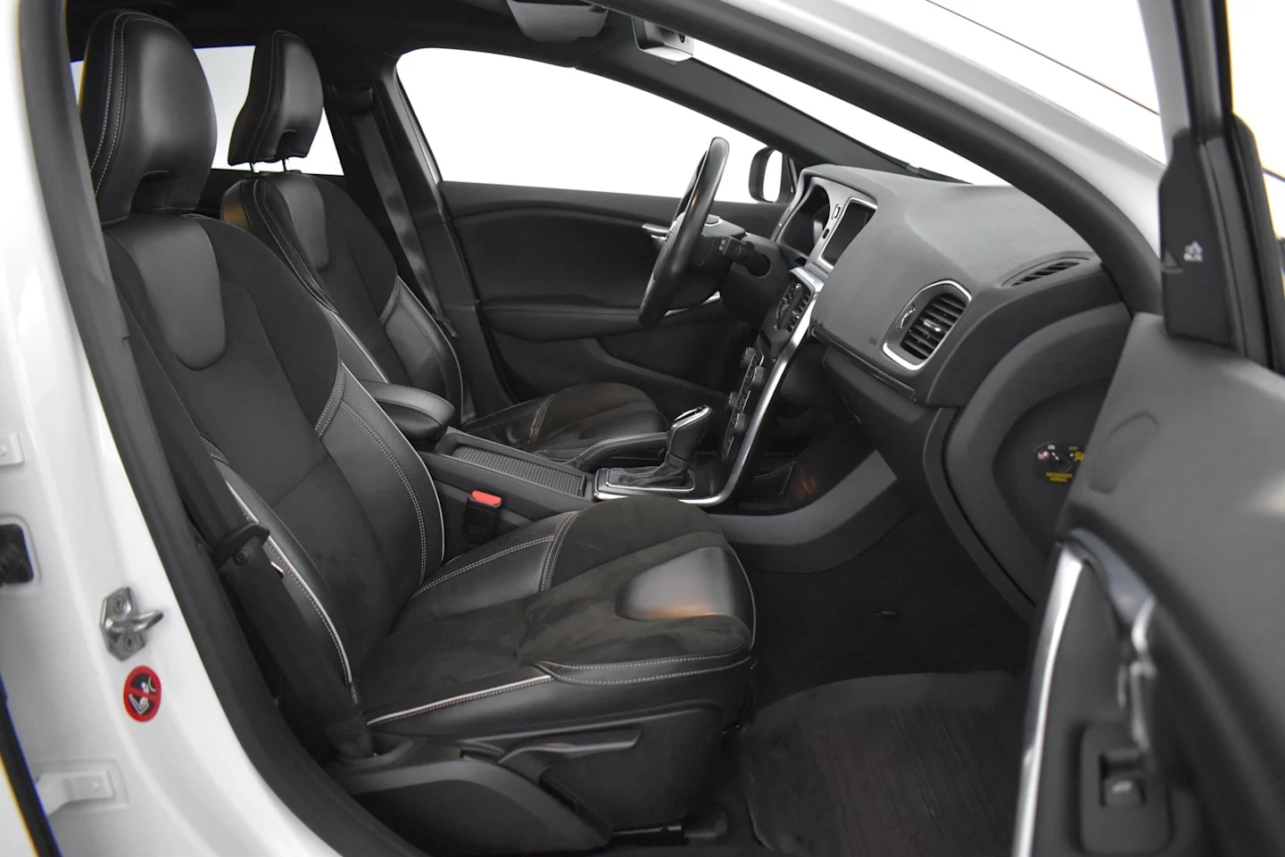 Car Image - ACpPtc6eSuzSezPypMKgg