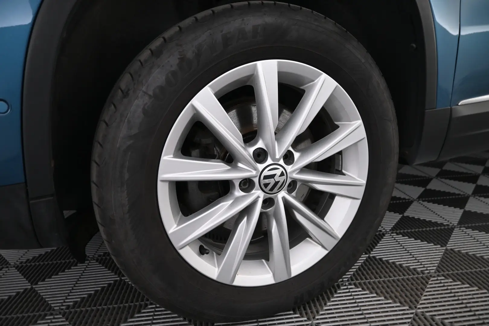 Car Image - 12I4UtnSJsnd7cRJs0fMF0