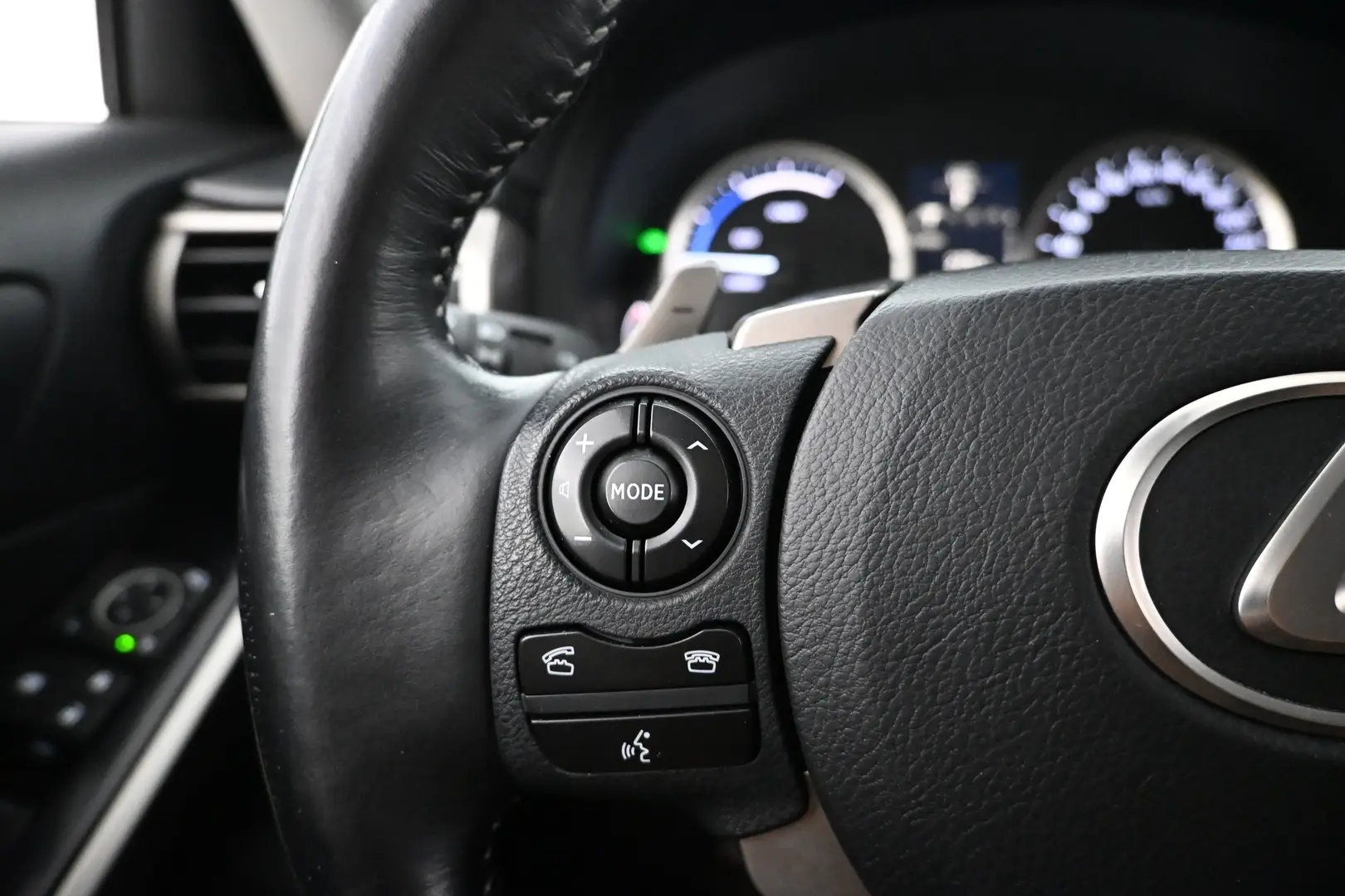 Car Image - 4lfQB3mO3gS1PAb1aFEYYR