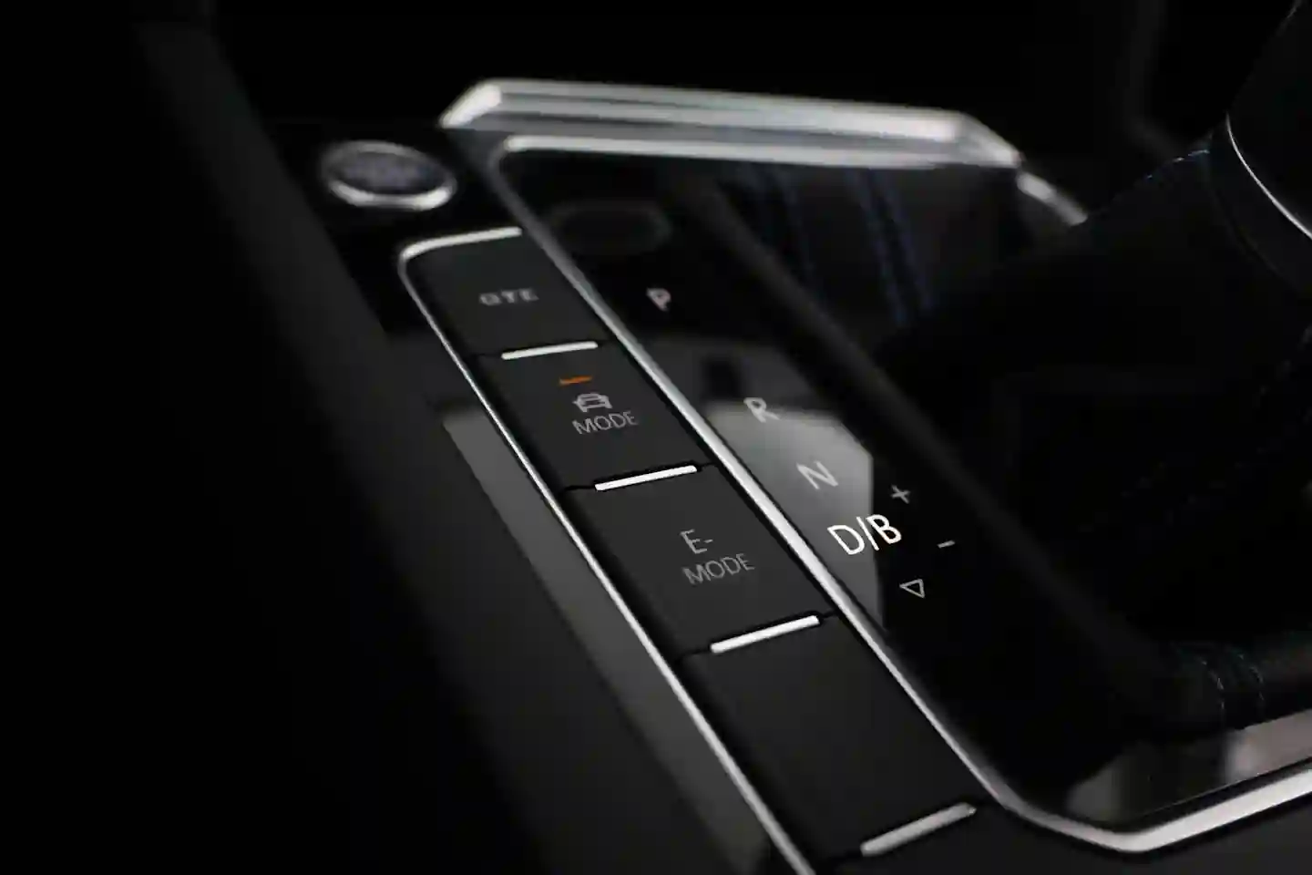 Car Image - lBR5ESRuWylDzrfegbe4F