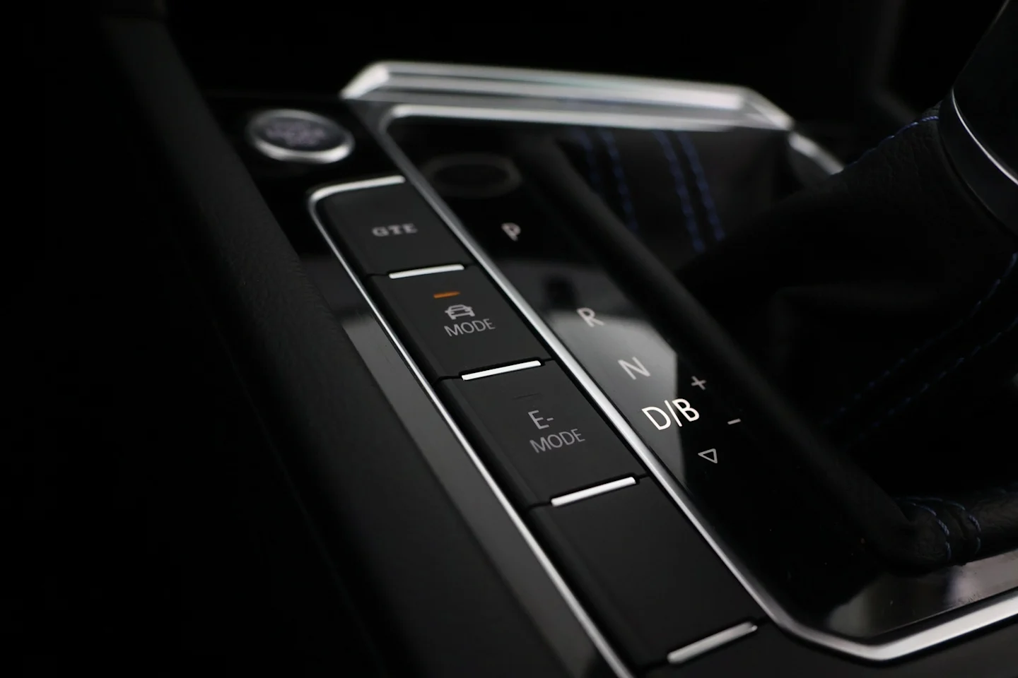 Car Image - lBR5ESRuWylDzrfegbe4F
