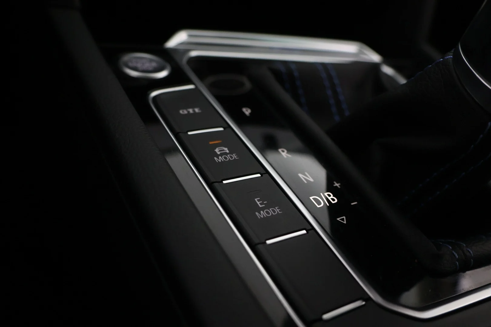 Car Image - lBR5ESRuWylDzrfegbe4F