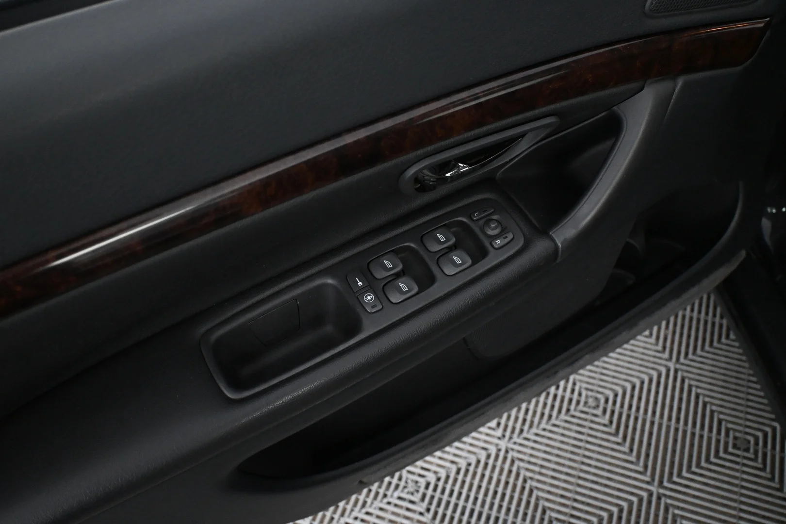 Car Image - 3If7aLyuEh30pLqO8QXHuc