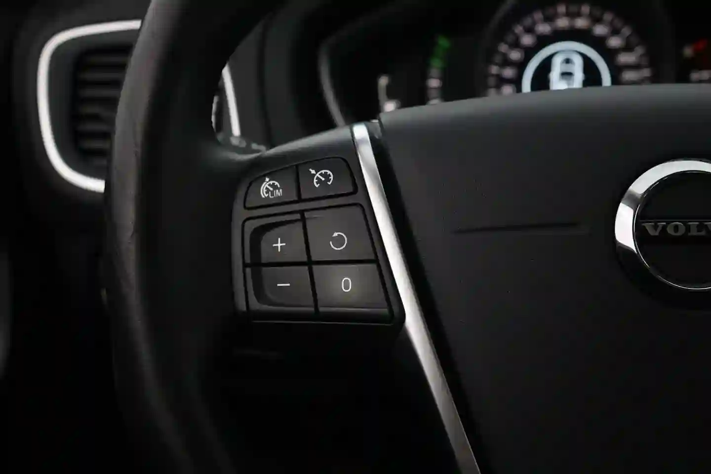 Car Image - 1nRw2r5FBTmiQQGpaHdzPR