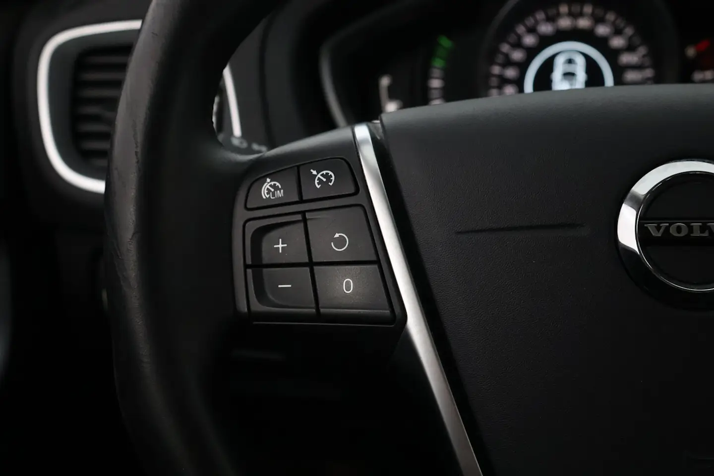 Car Image - 1nRw2r5FBTmiQQGpaHdzPR