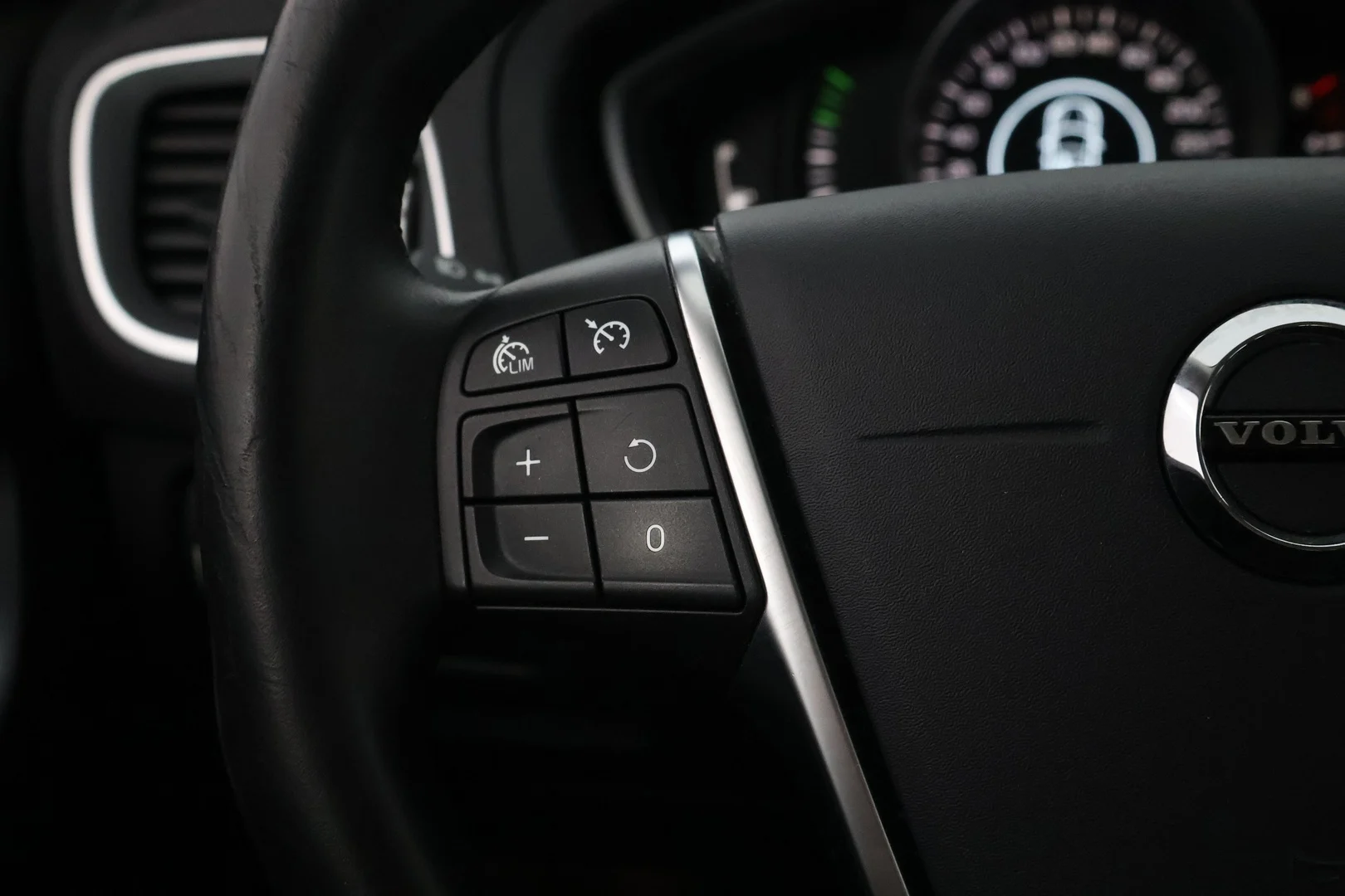 Car Image - 1nRw2r5FBTmiQQGpaHdzPR