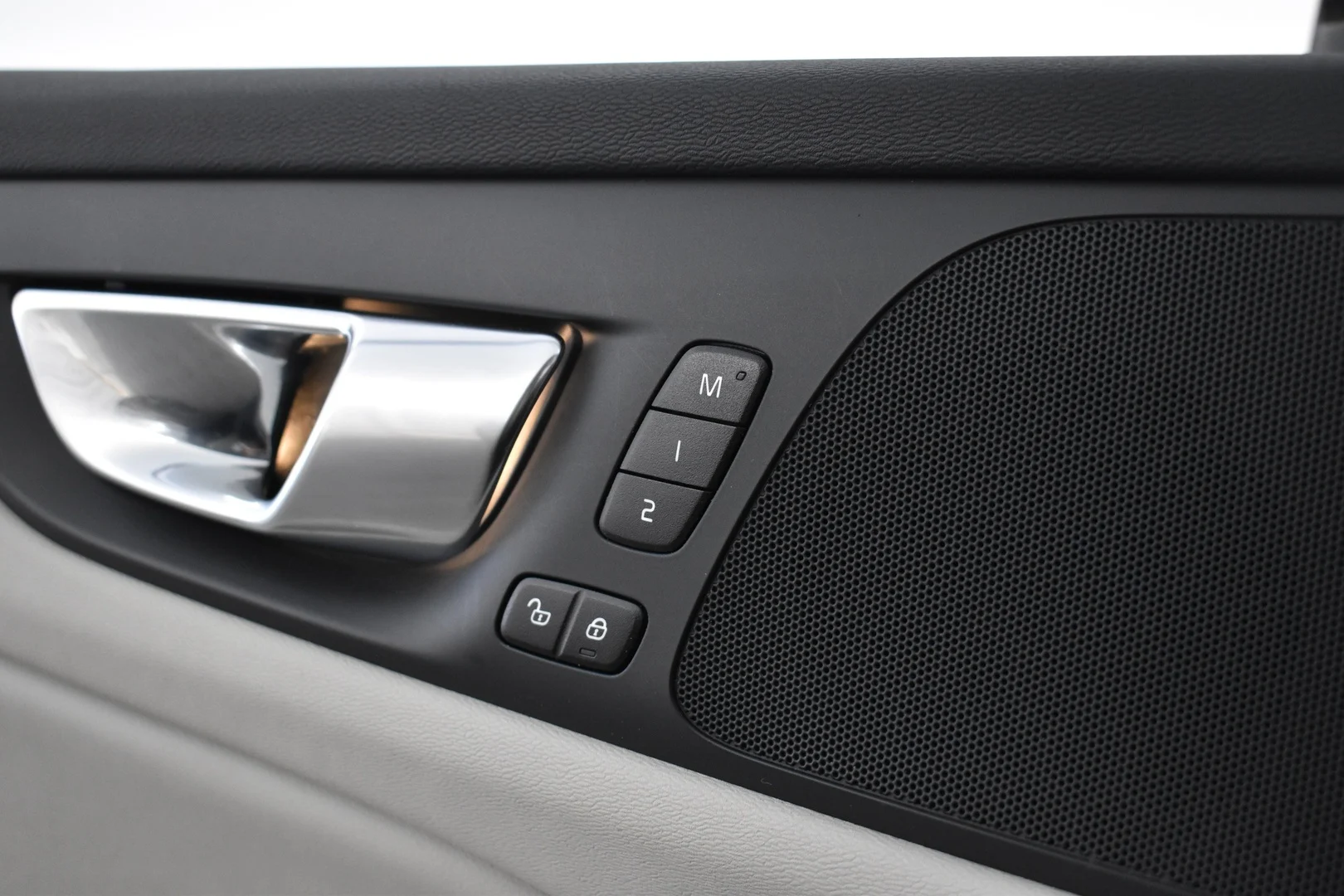 Car Image - 4WnqqSWH00hcIwQev0c6mD