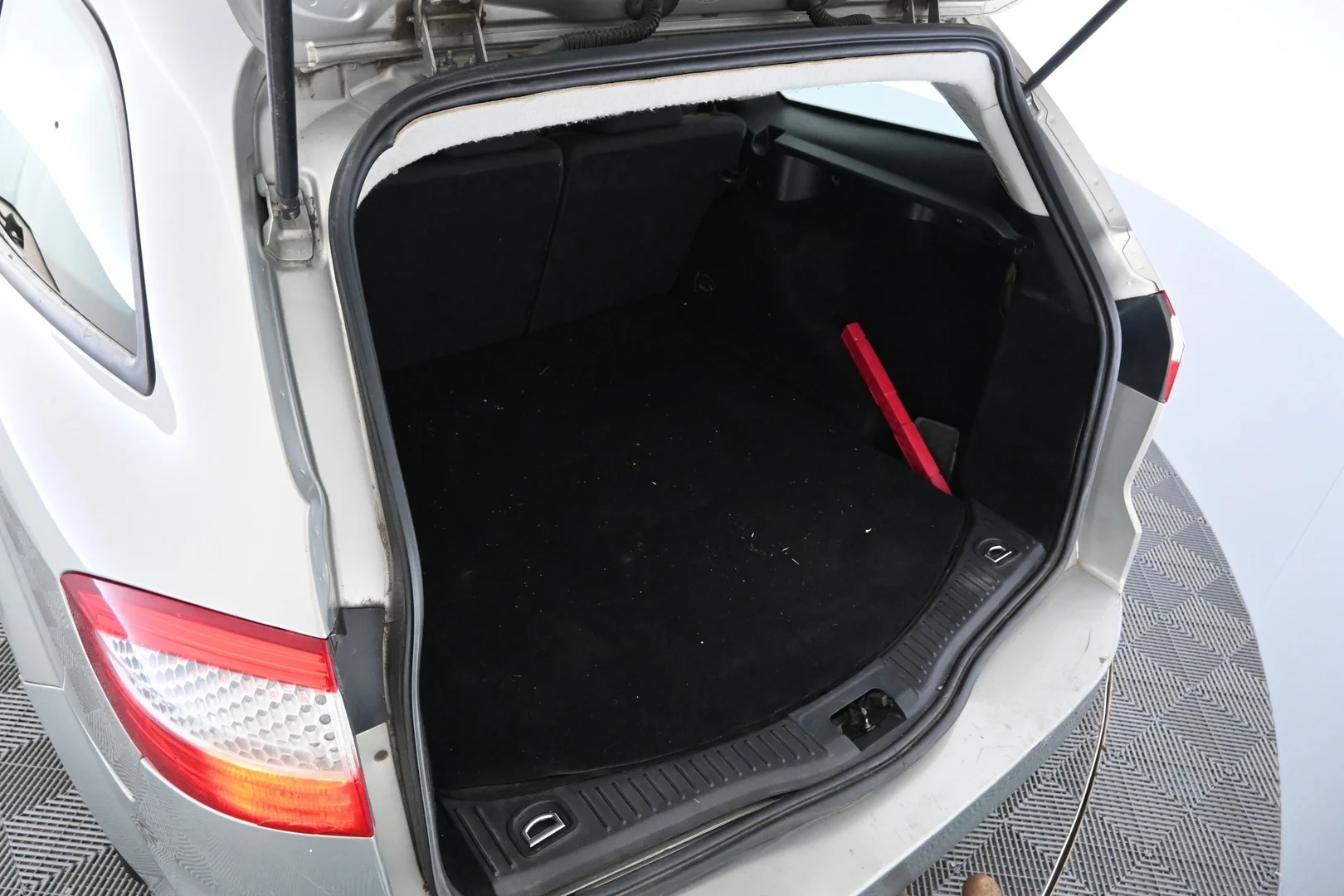 Car Image - 0x85hz1vqkFdM4ani8uyI