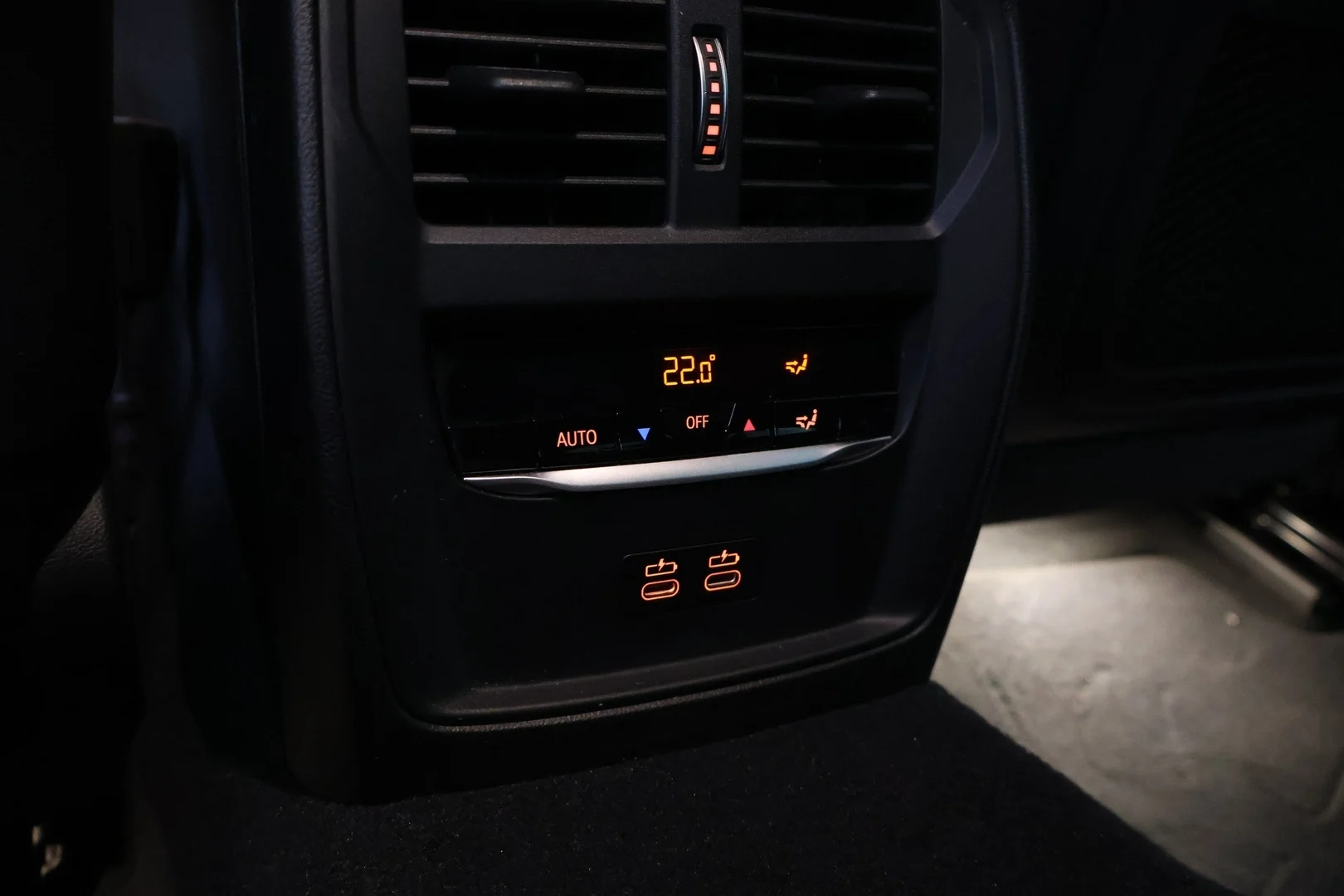 Car Image - 7iaKg6CrznIr3WbaizKmhO