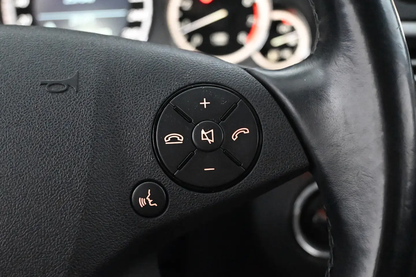 Car Image - 7AS4hl8crxrocmSxdRVA0N