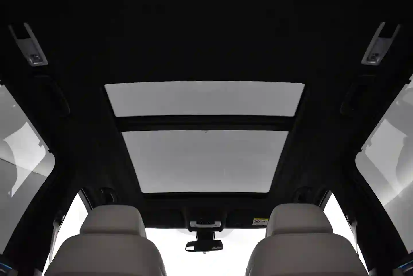 Car Image - 1Rrzv3BNPUTOUasM9SXhL5