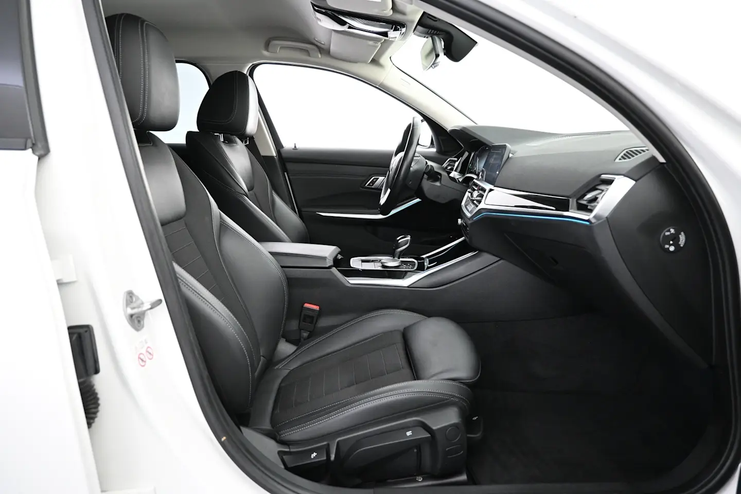 Car Image - Hjj1b91du9mJJWRv5XFeo