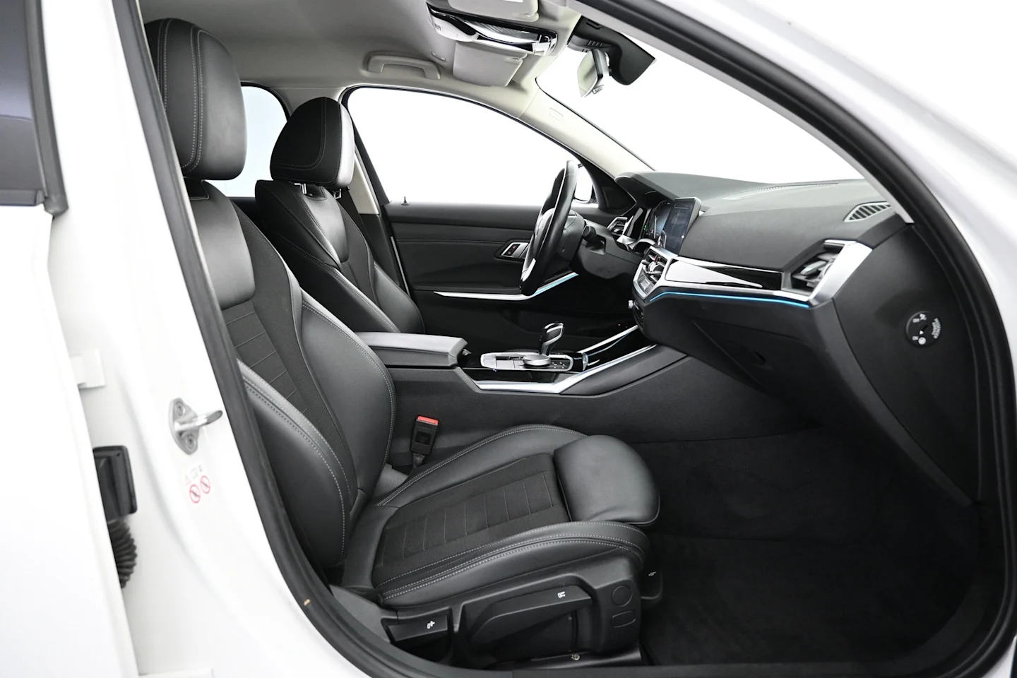 Car Image - Hjj1b91du9mJJWRv5XFeo