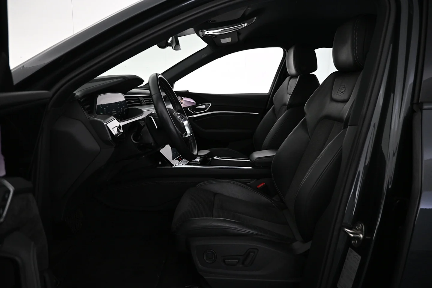 Car Image - 1DVlsTHozufysu1vHwMZIL