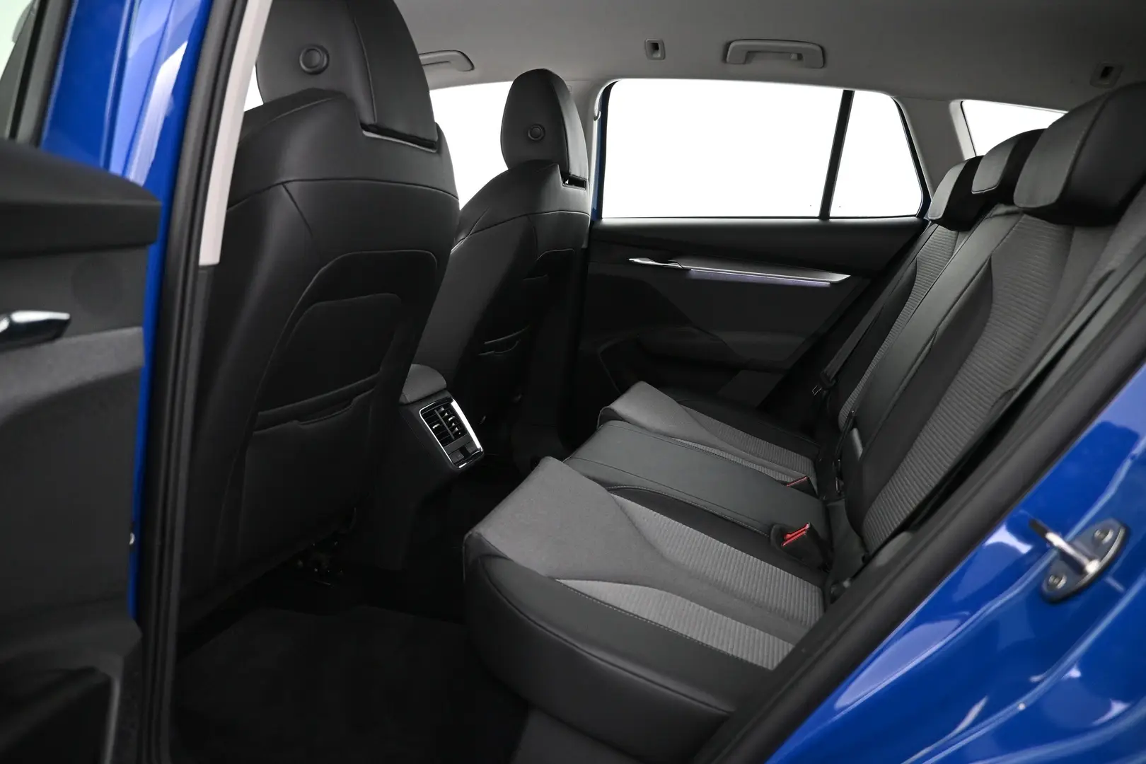 Car Image - 6QmjcAPWgYFlFawR7Aaz8s