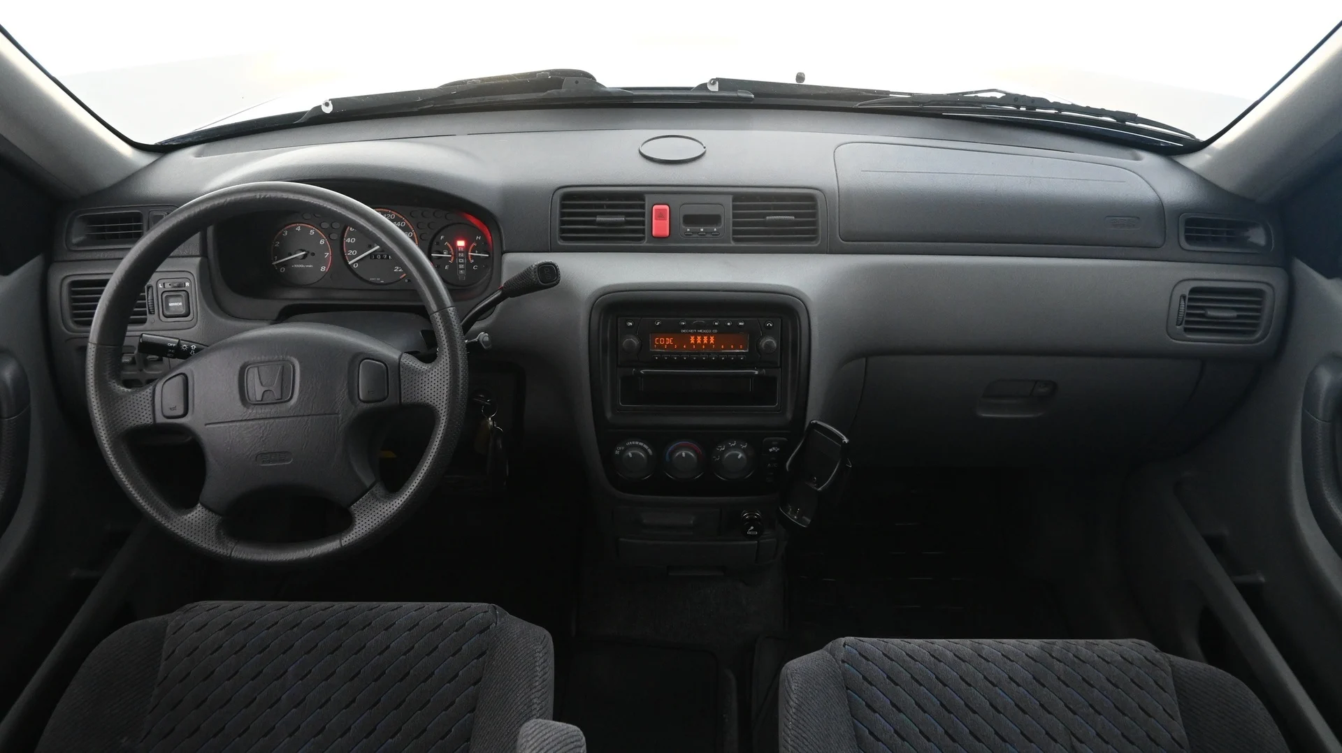 Car Image - 2QuAp2UbnkUj32f9yblB2