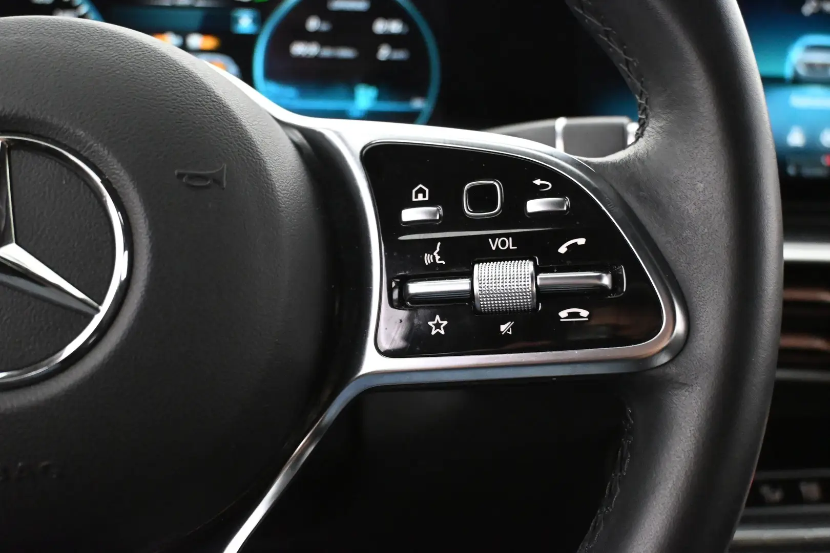 Car Image - 4i0S3fC7d43CmUmxGpiHwr