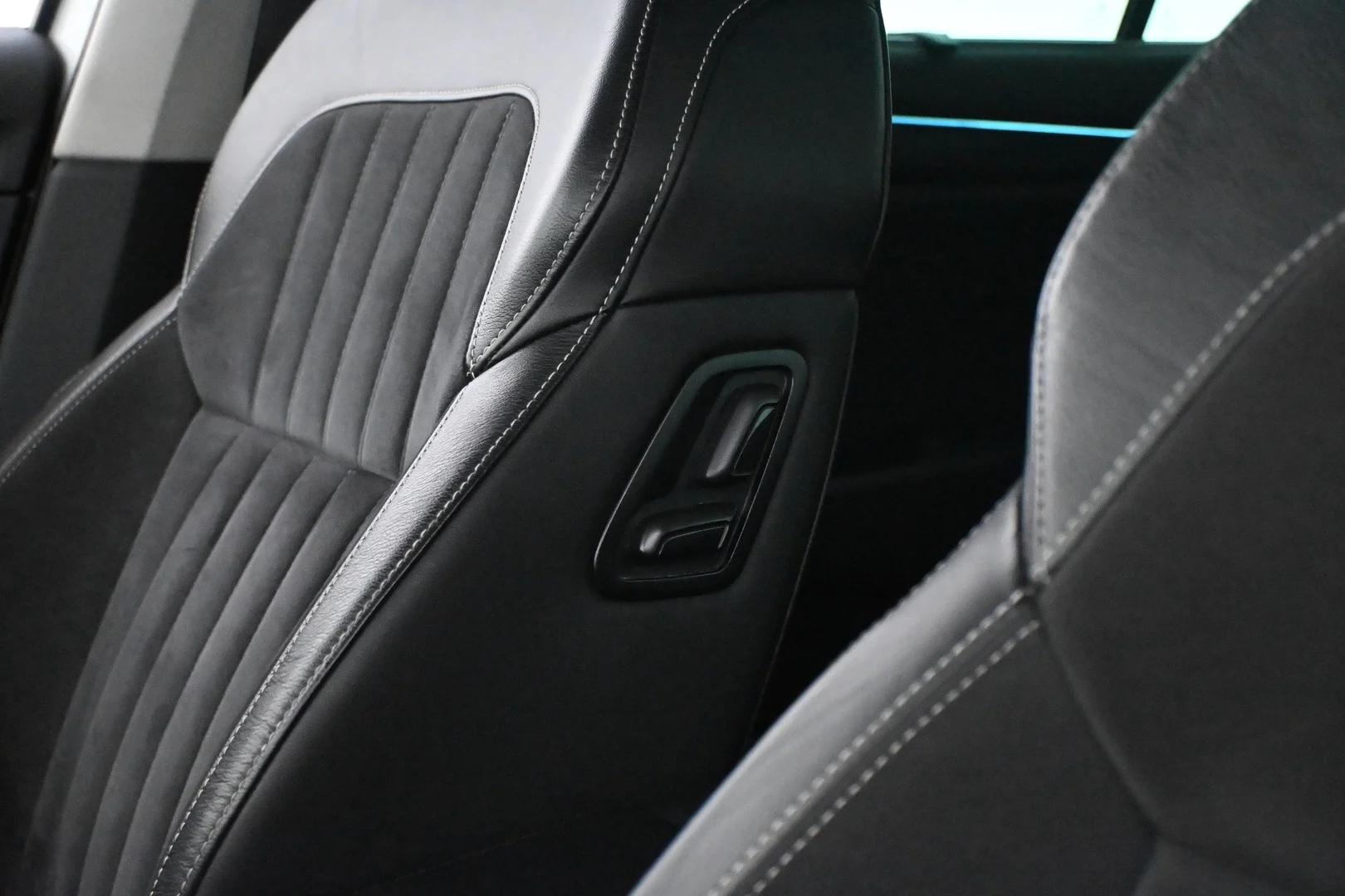 Car Image - 4l6YiS1ywvjkikTaTvpOq8