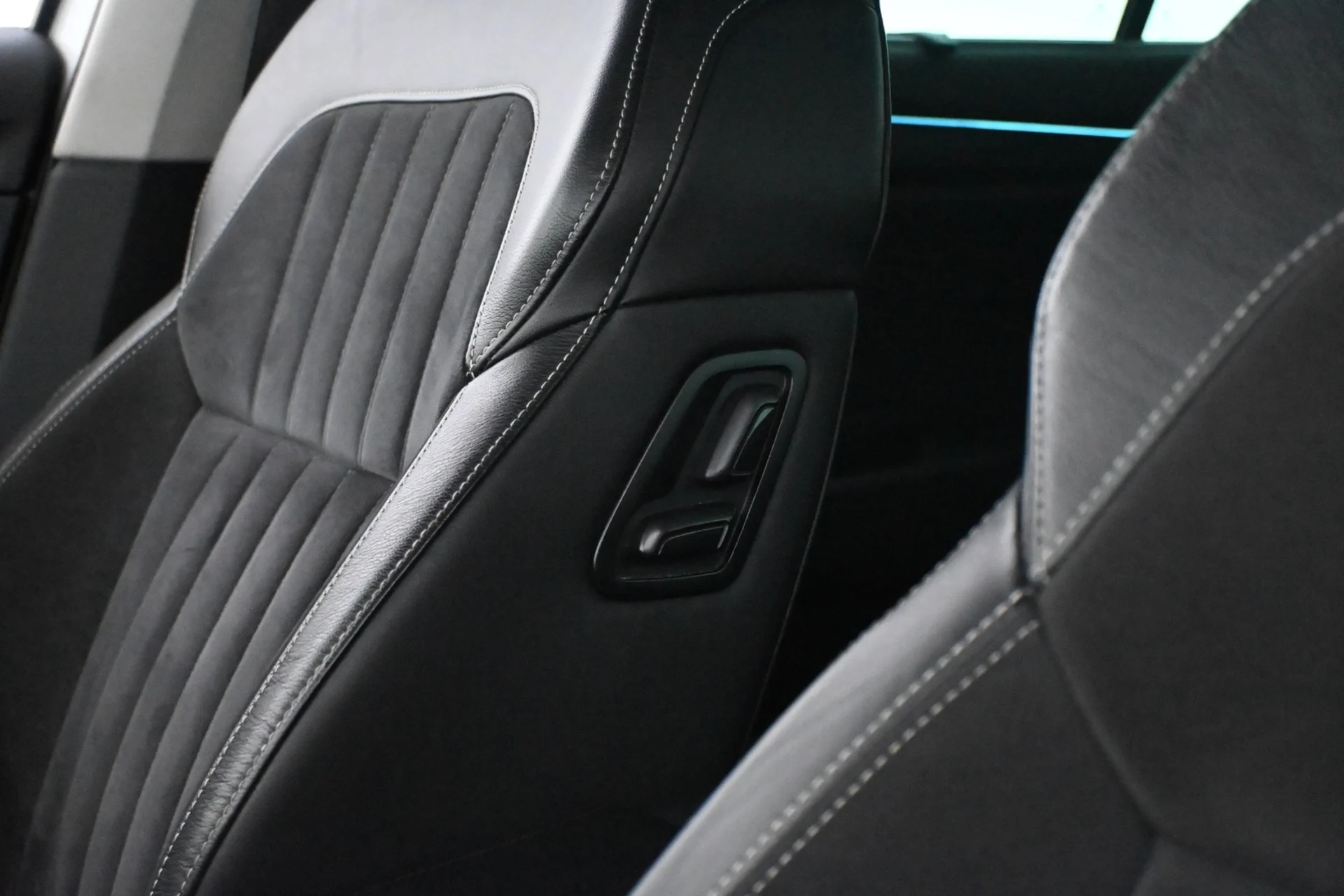 Car Image - 4l6YiS1ywvjkikTaTvpOq8