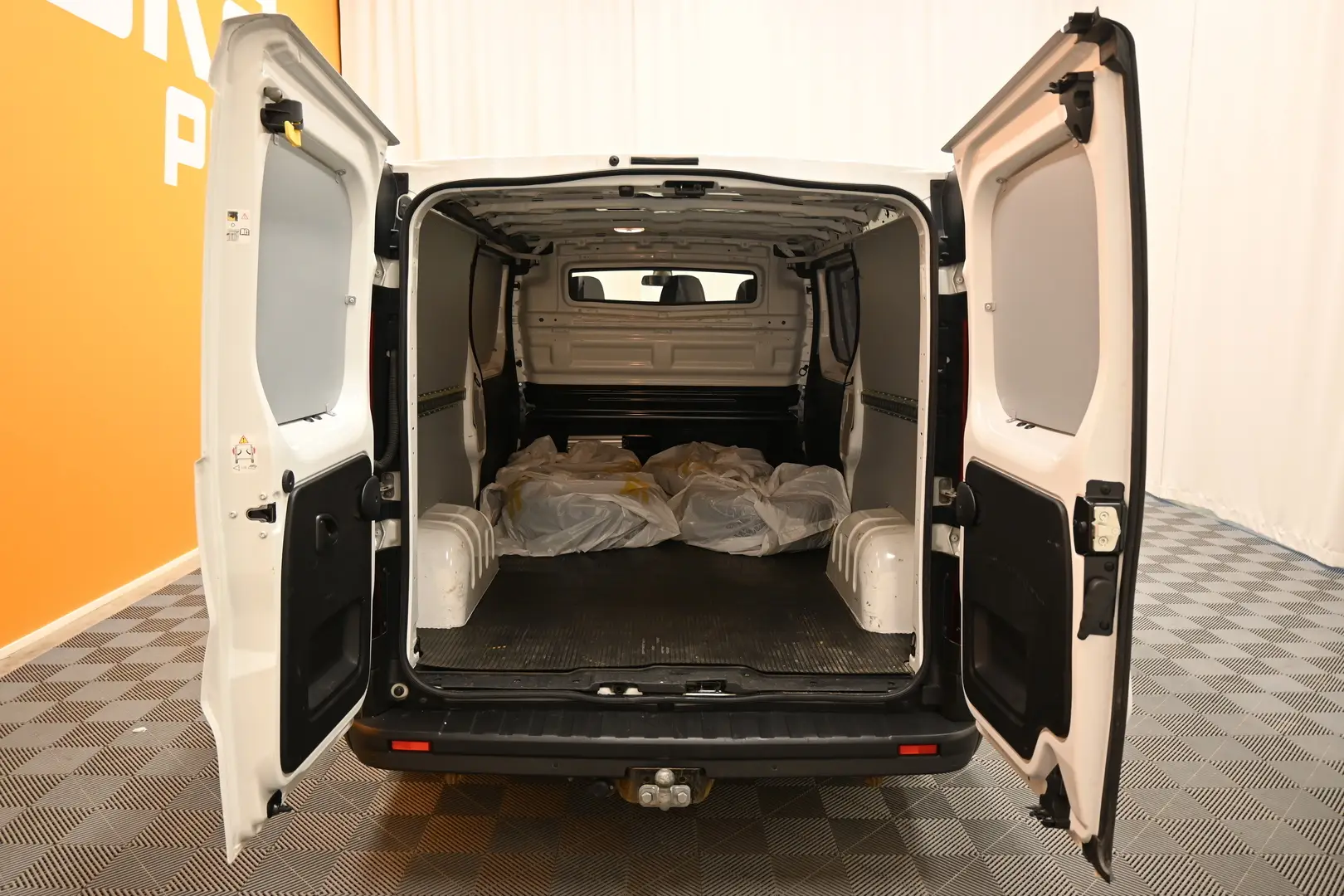 Car Image - 66vZNnDRtU6MpnMYMzmktt