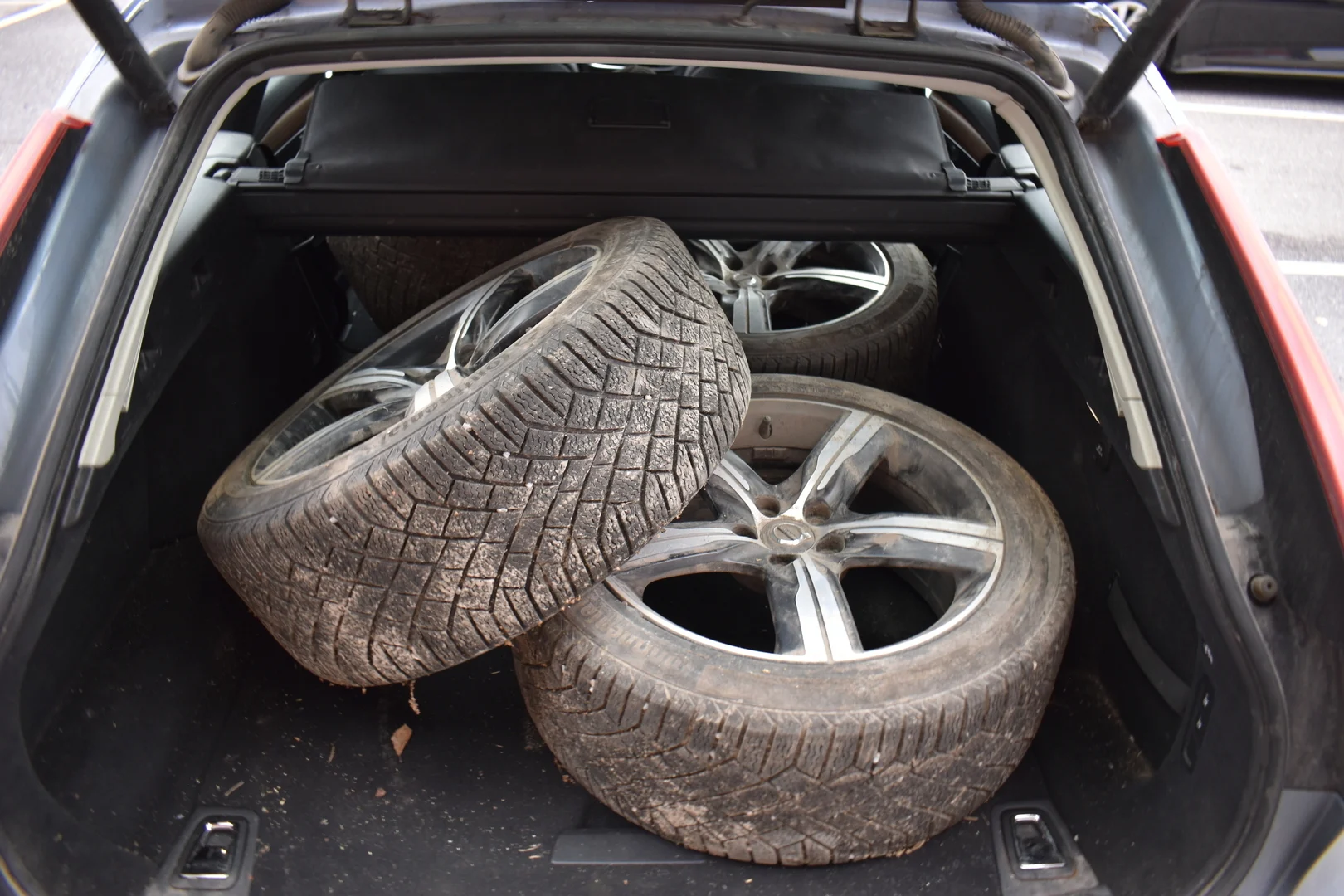 Car Image - 4YK2sHk91lChAJfS3fWMlH