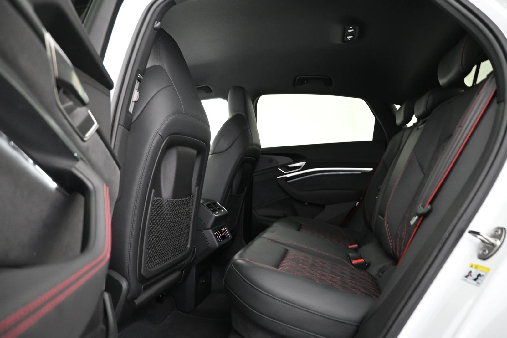 Car Image - 1UZzZ5X02EUYWof29o19Yu