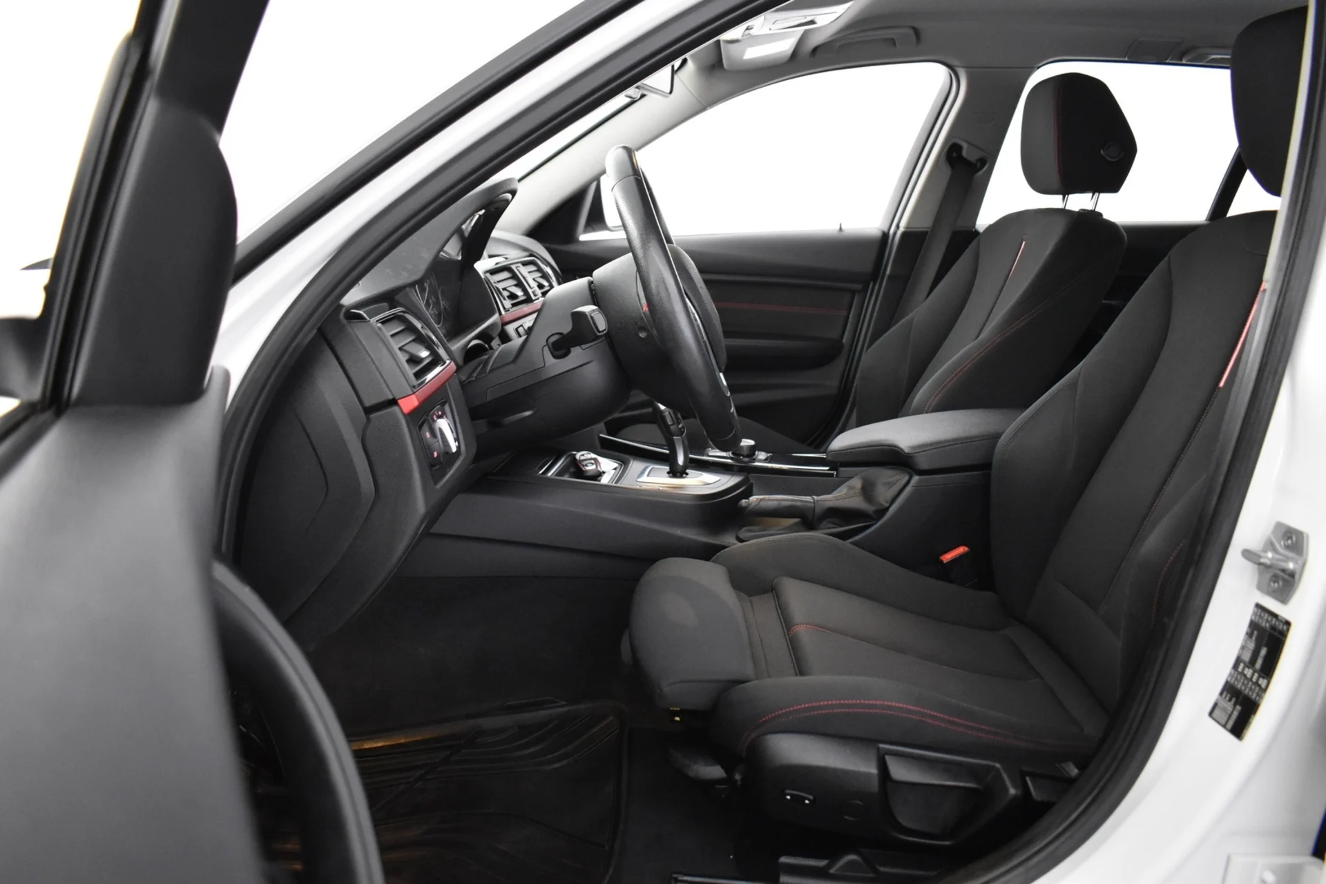 Car Image - 2lJA5xKjiqowcPIt8NggUK