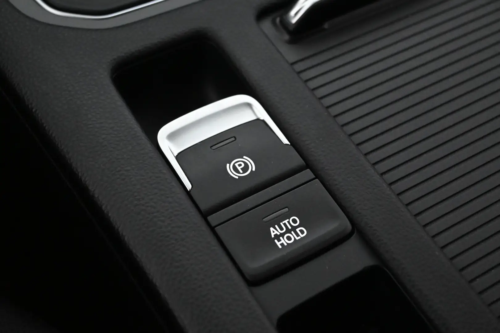 Car Image - 3Kfiu7oIfEuxYT8KgYBhAZ