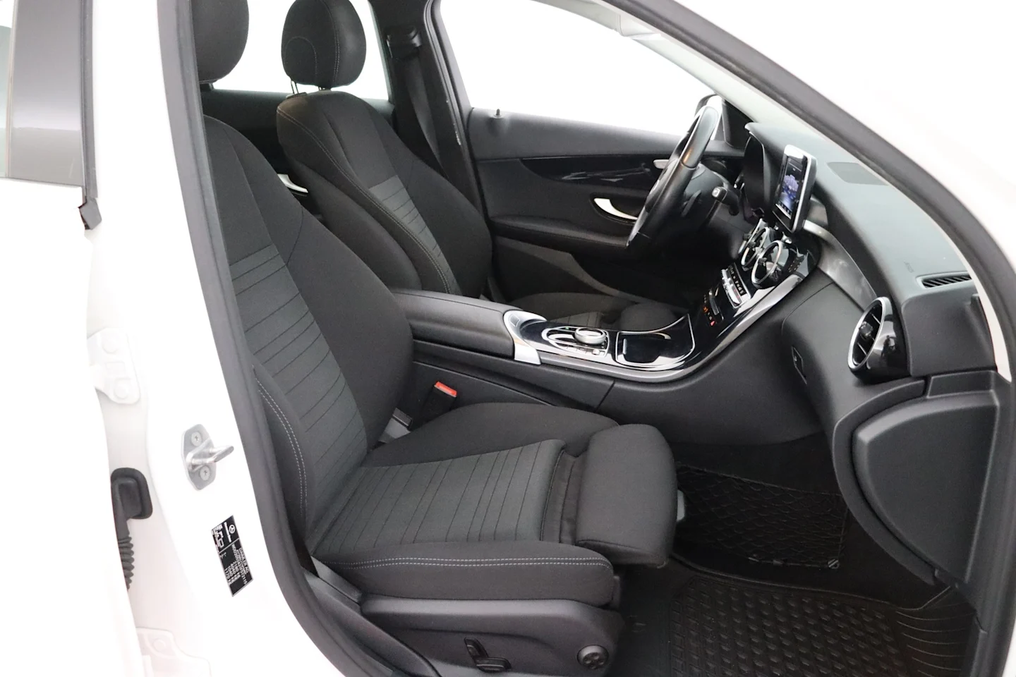 Car Image - OvwsuDmTUT99tNMYn9Ogp
