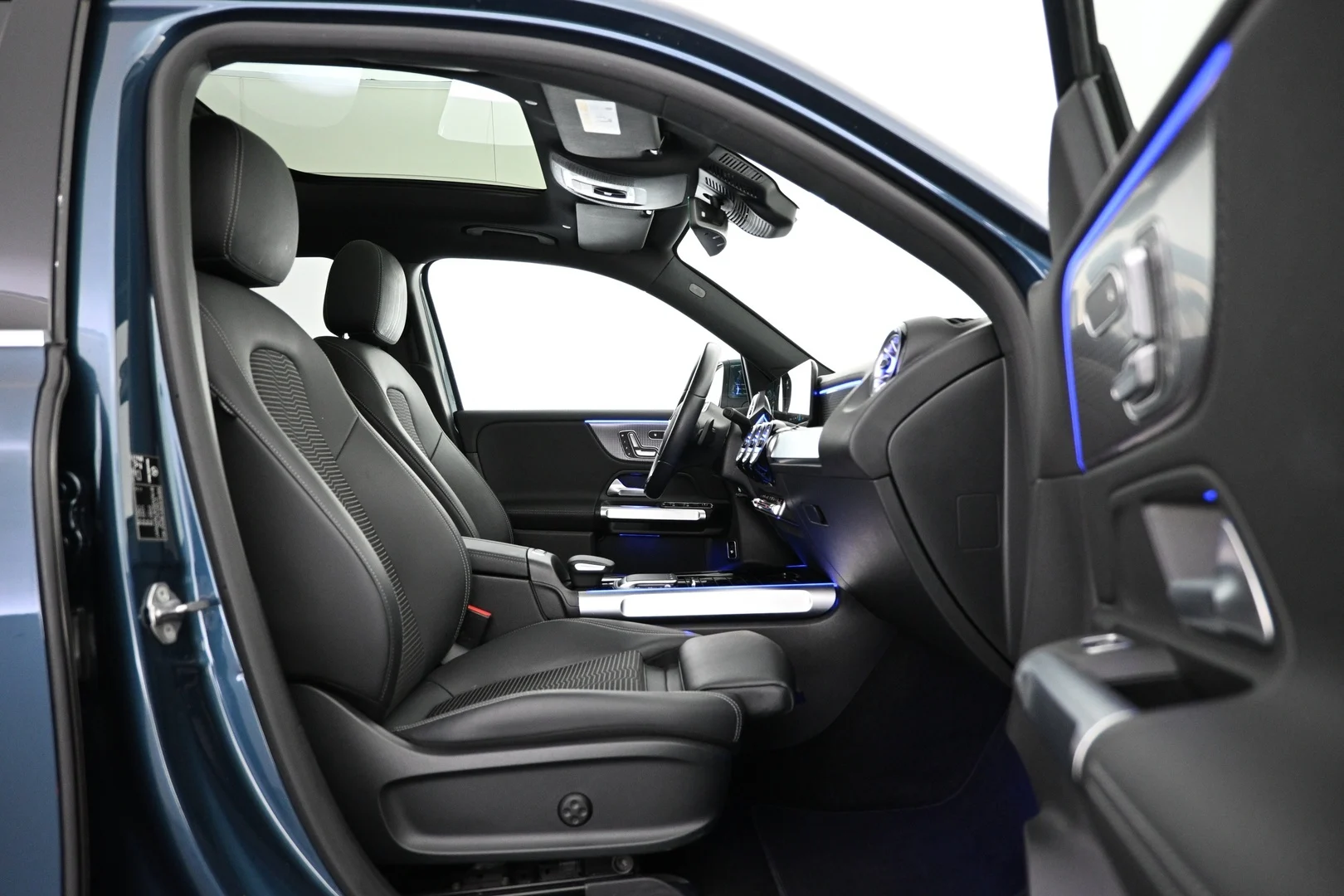 Car Image - 1iQSBJdYqNih1xdcP6XMuL