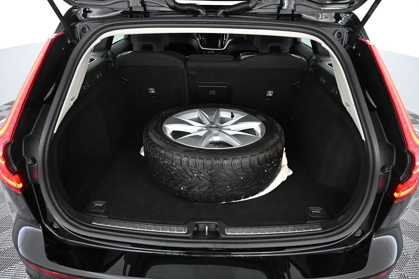 Car Image - 3UXY5NHxQBB8qnZgdzFb1w
