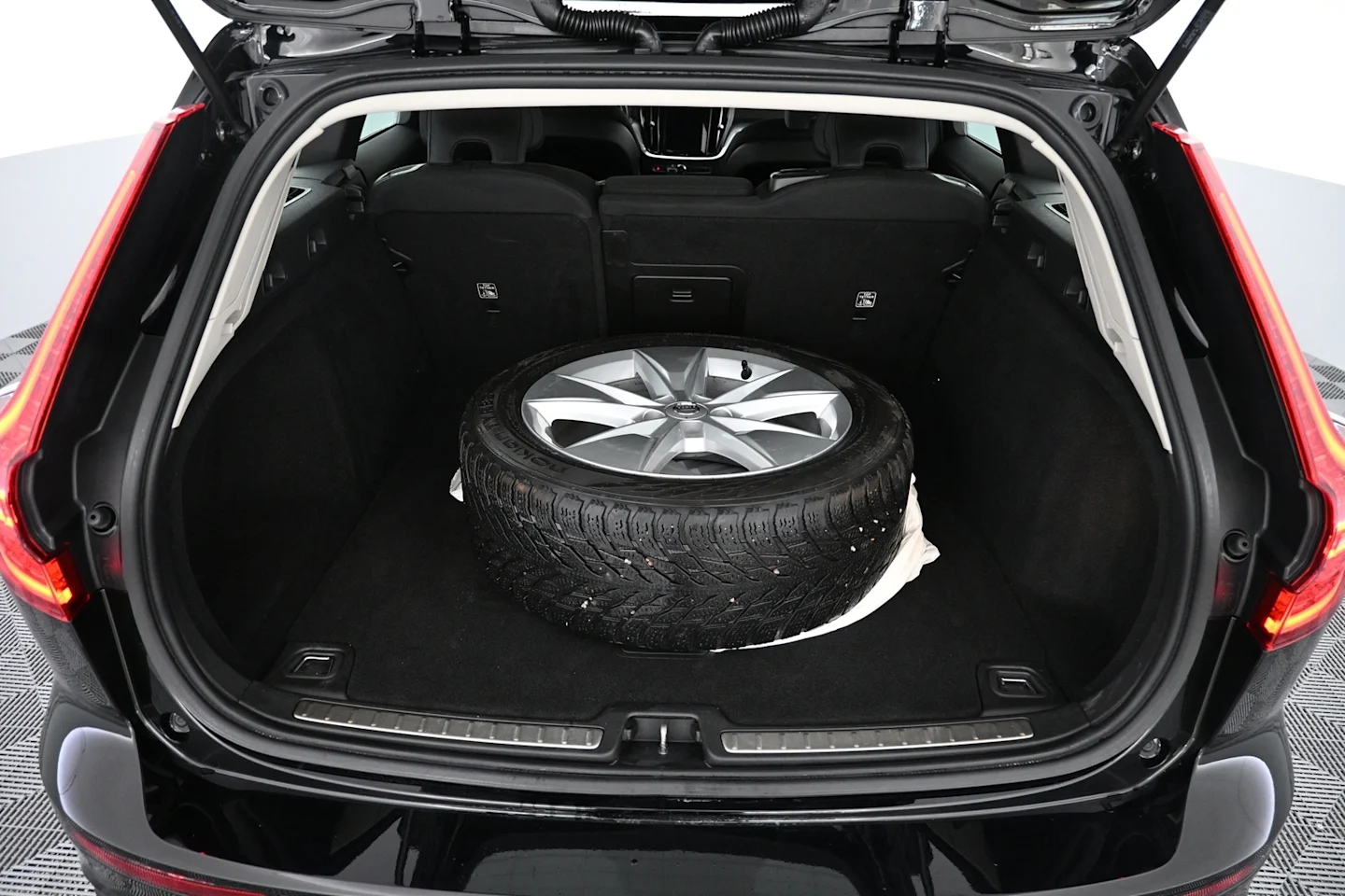 Car Image - 3UXY5NHxQBB8qnZgdzFb1w