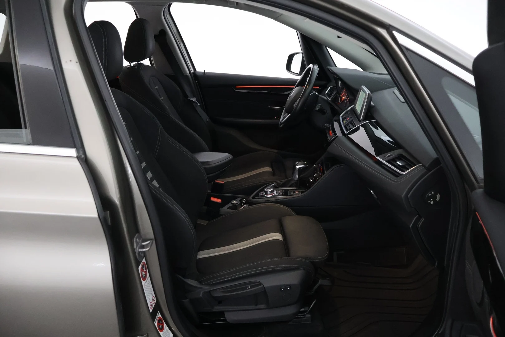 Car Image - 5U9jrrJv3mzmF4vkOO1ZXp