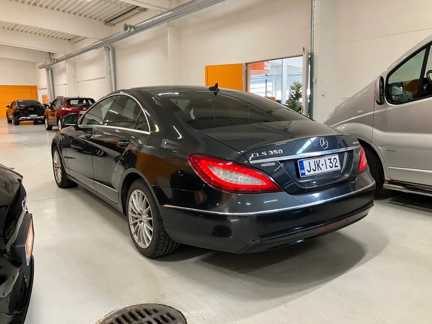 Car Image - IJgOBqvc8hUWnVxC2oeAj