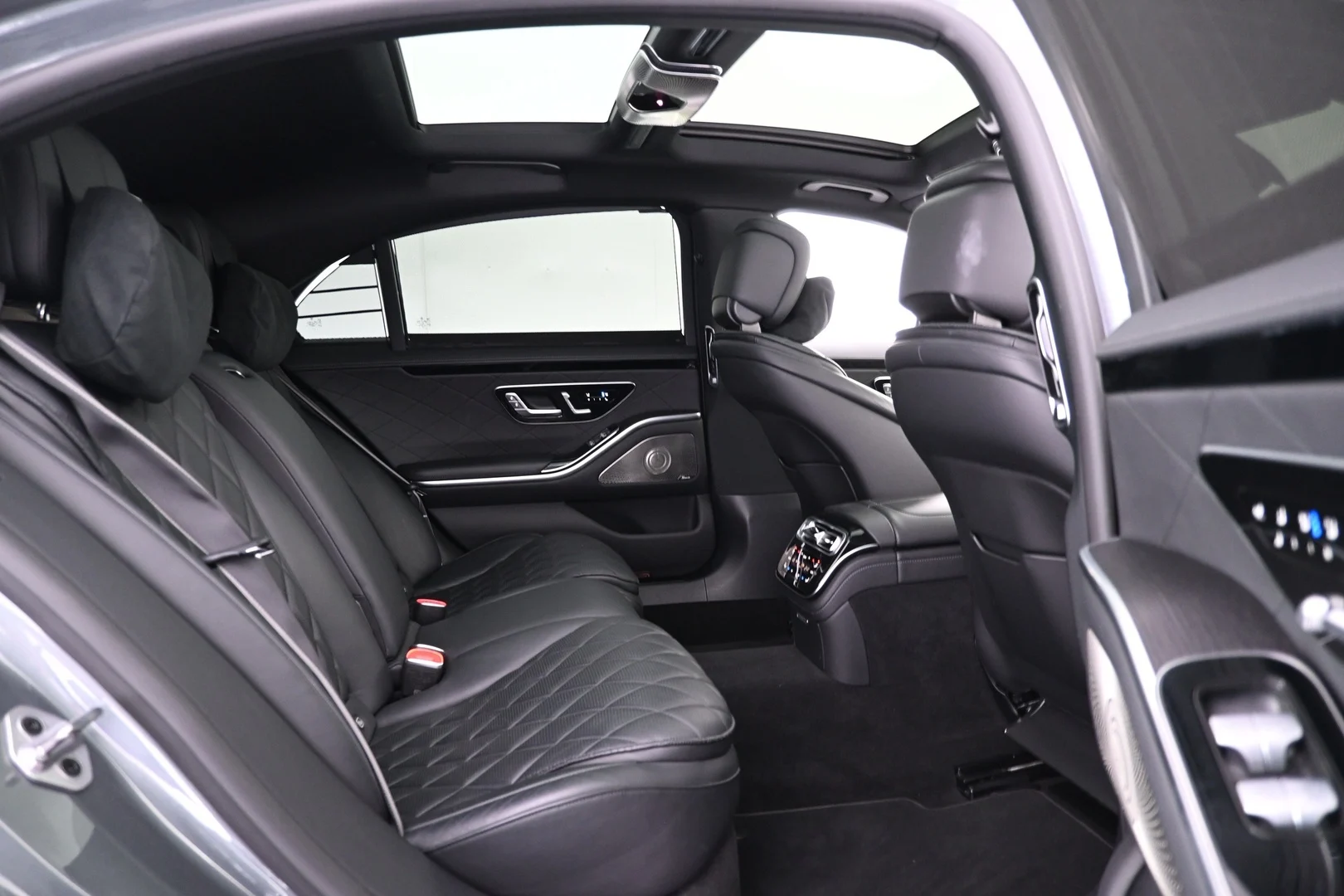 Car Image - 4Ni2jvOTsU7yFvlV3g1Dip