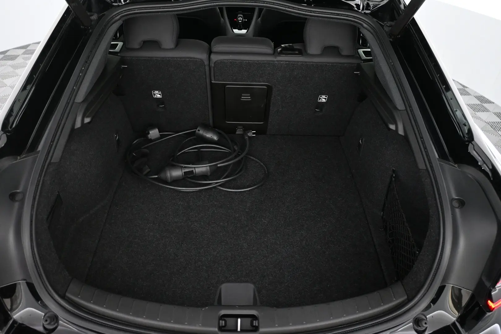 Car Image - 4I2KUS3kYxvm9J5lK5CHmW